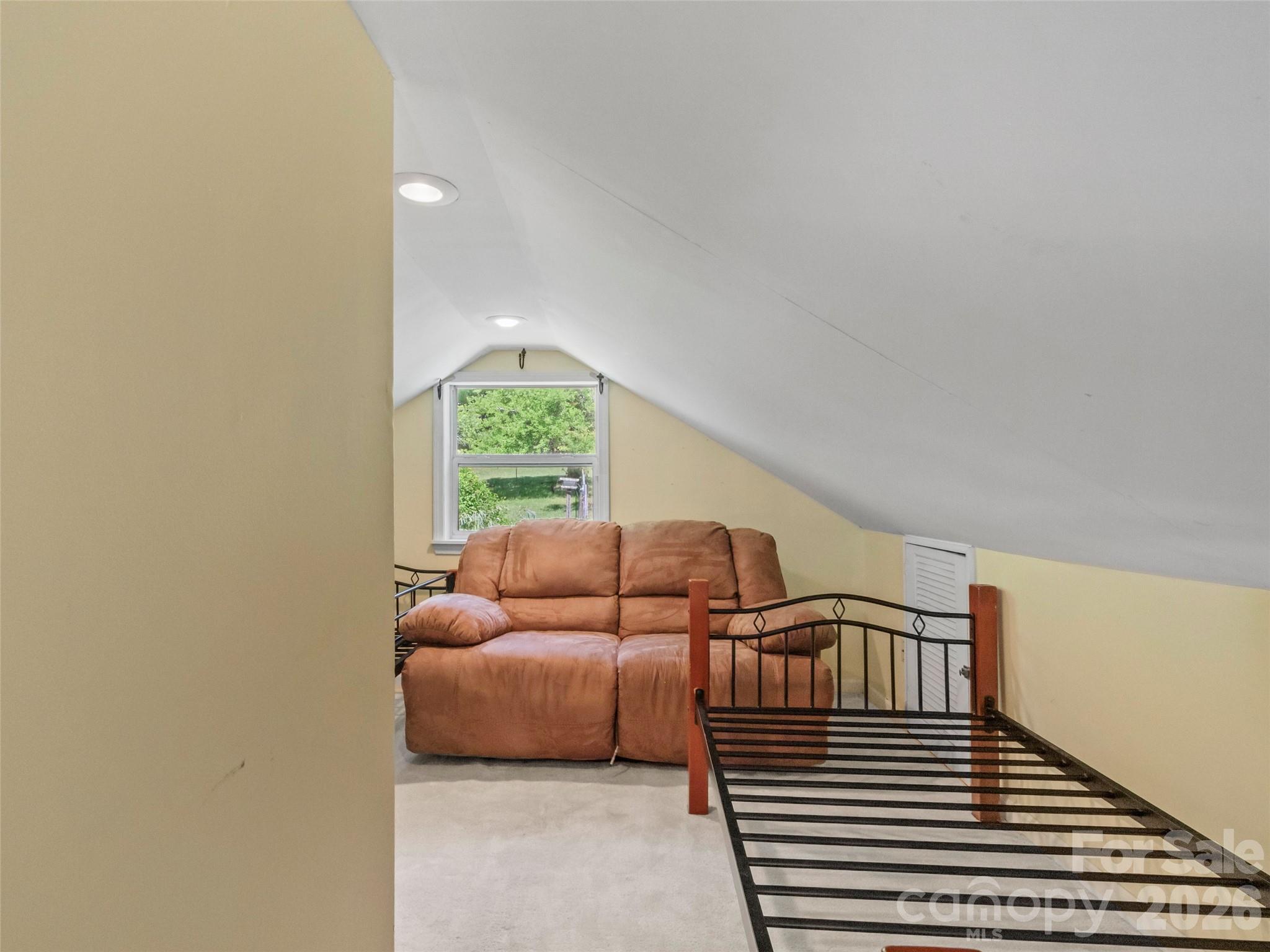 30 Clover Lane — Burnsville