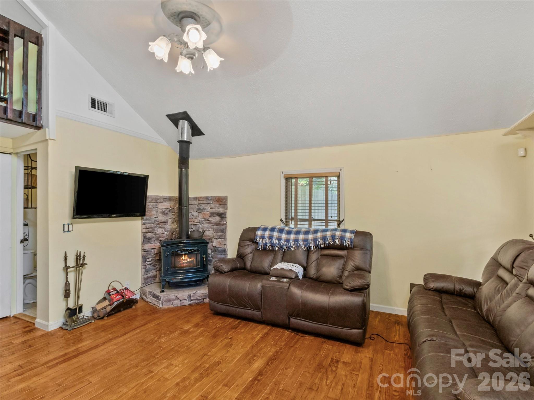 30 Clover Lane — Burnsville