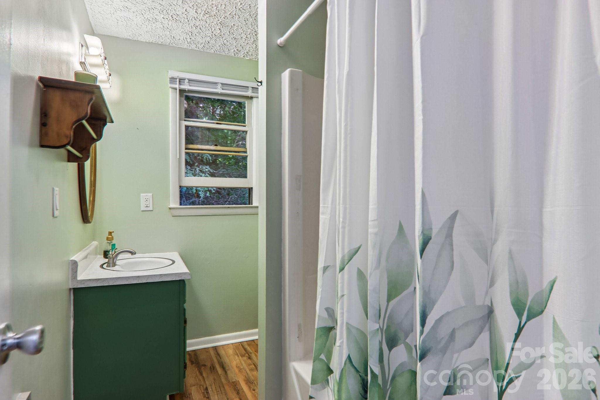 330 Riddle Cove Road — Maggie Valley