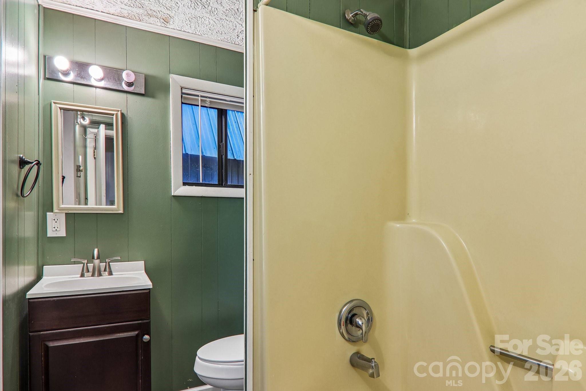 330 Riddle Cove Road — Maggie Valley