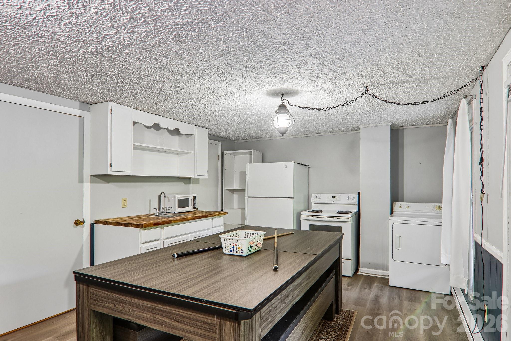 330 Riddle Cove Road — Maggie Valley