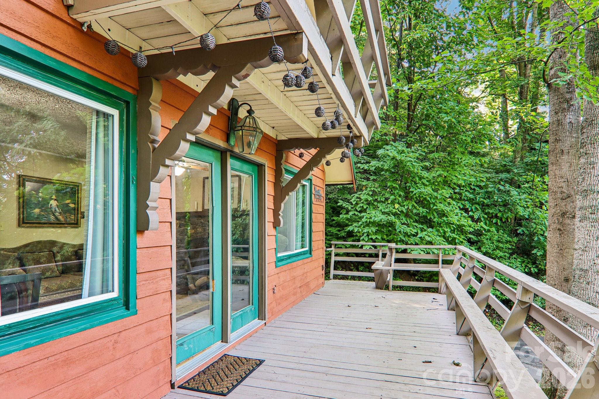 330 Riddle Cove Road — Maggie Valley