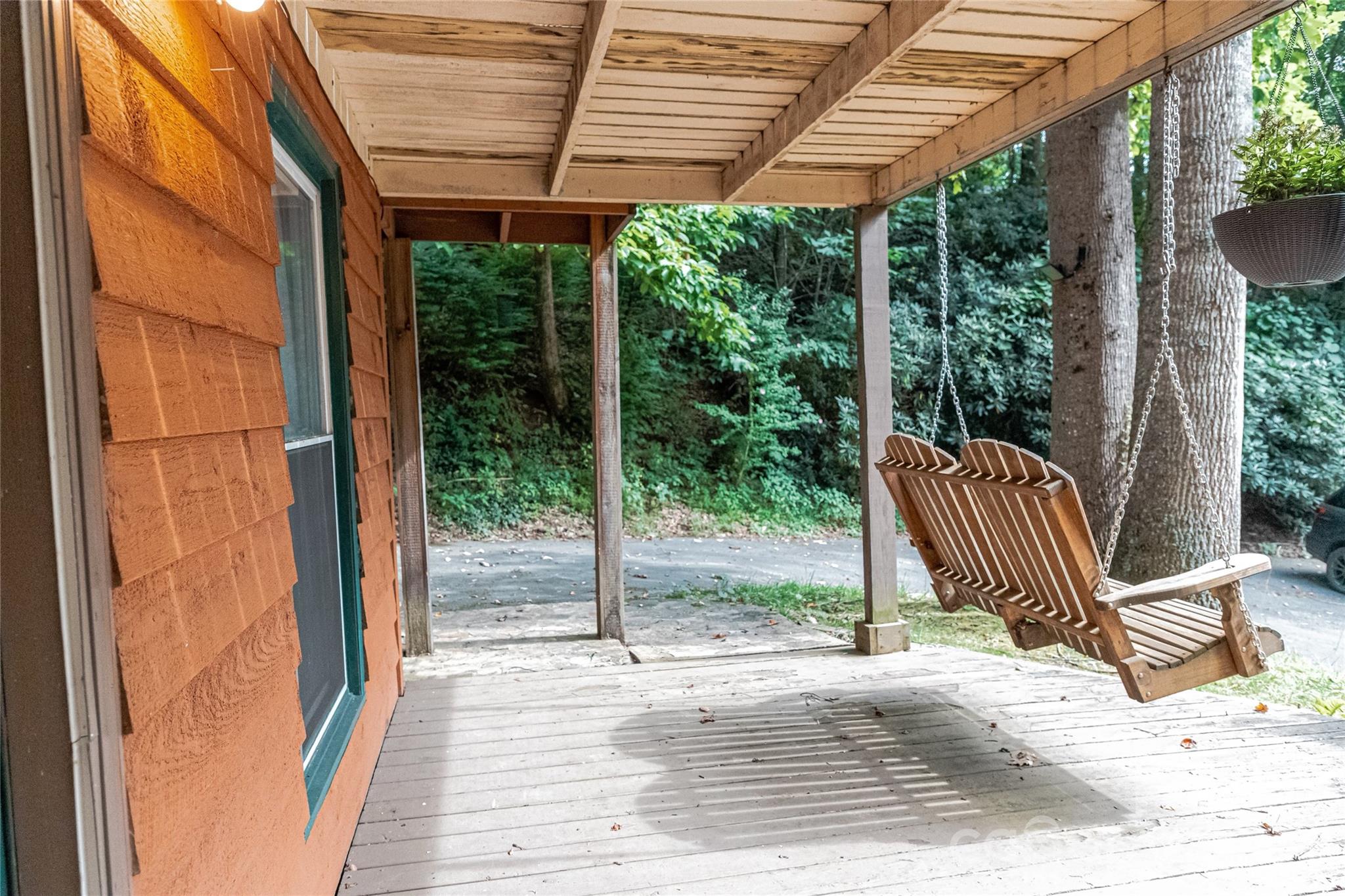 330 Riddle Cove Road — Maggie Valley