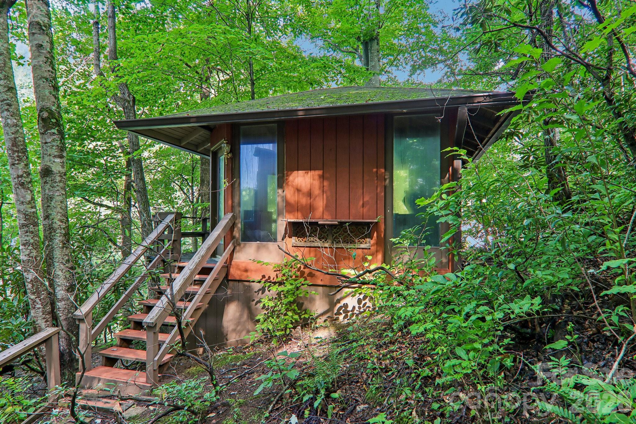 330 Riddle Cove Road — Maggie Valley