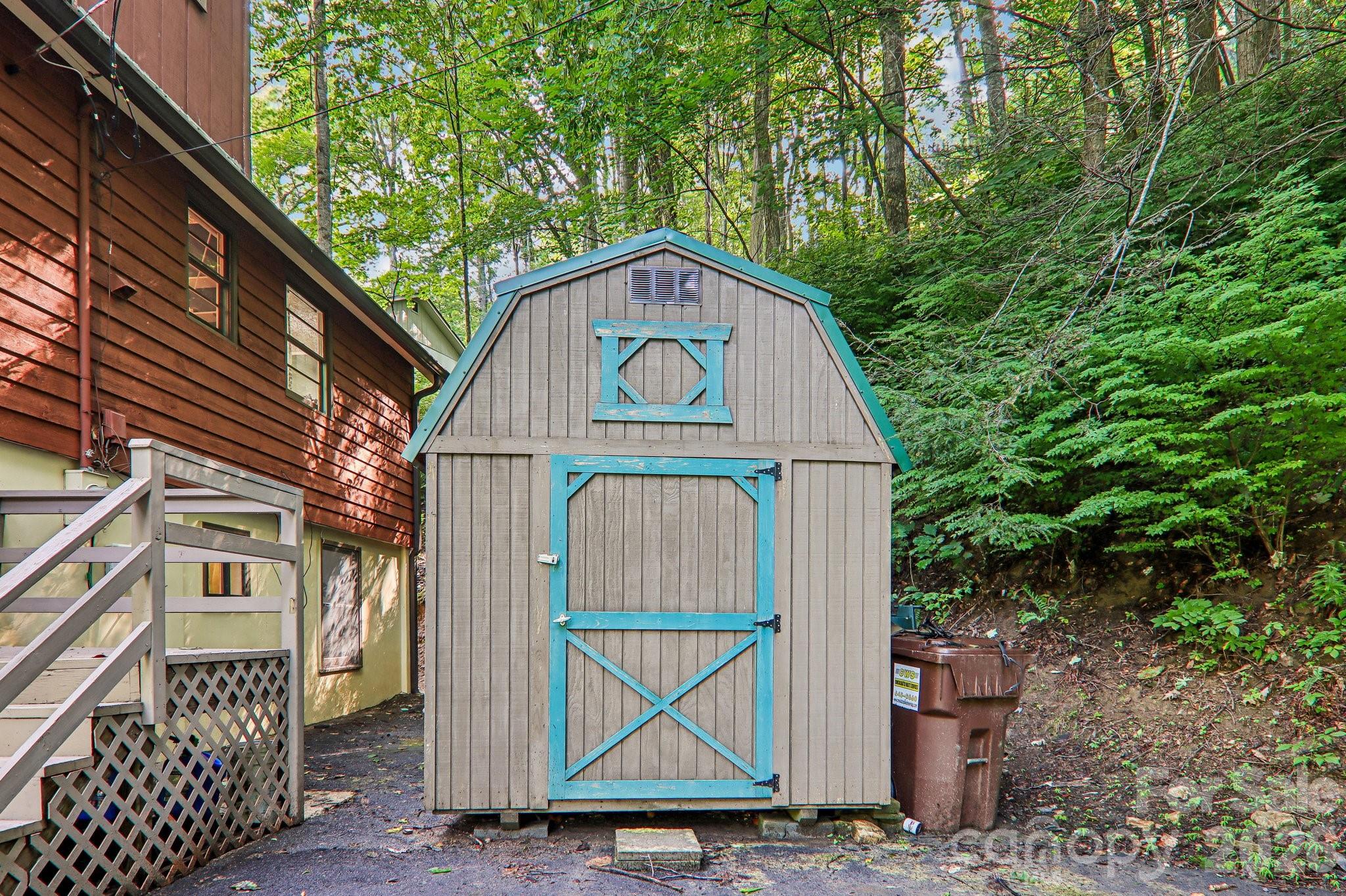 330 Riddle Cove Road — Maggie Valley