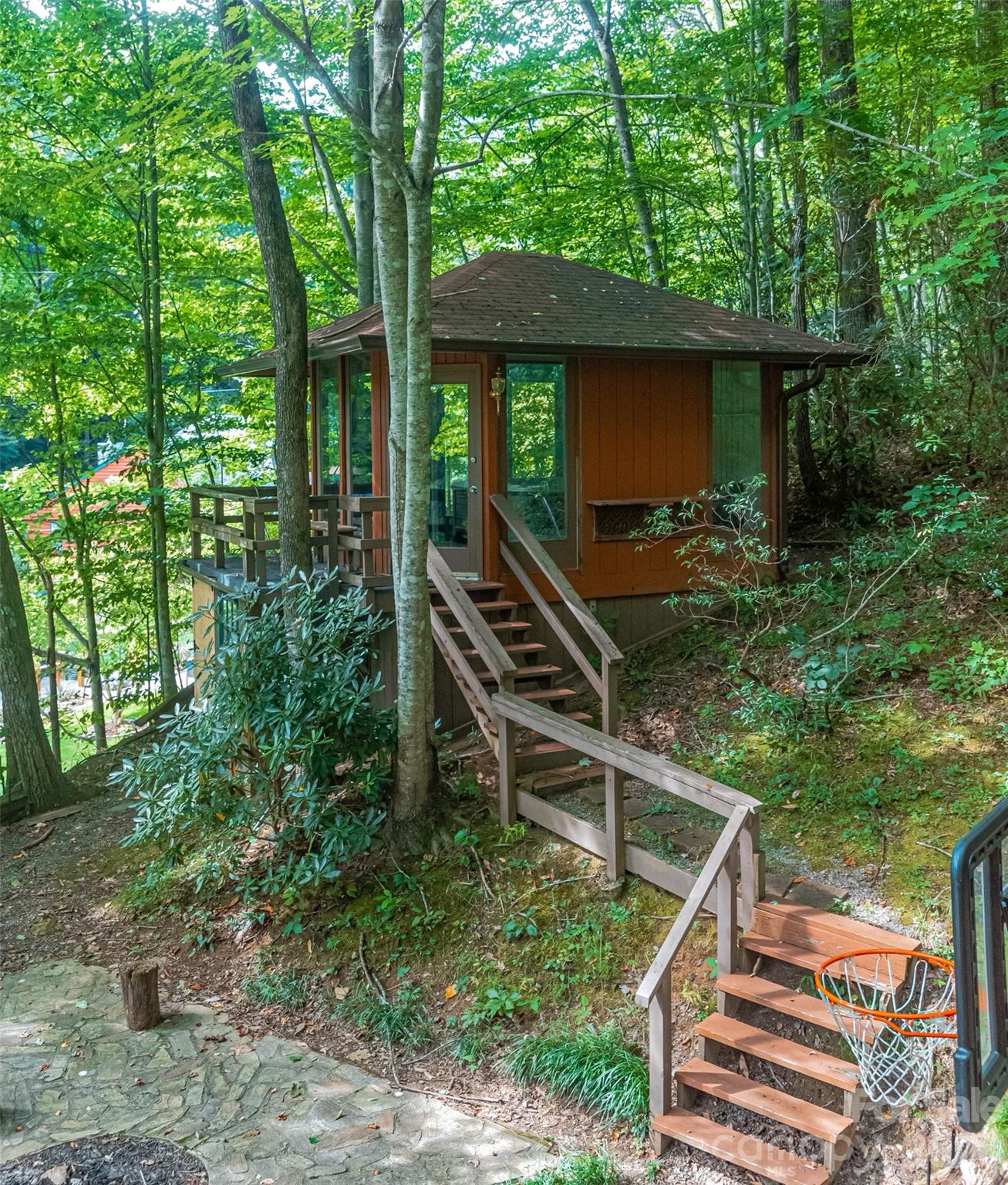 330 Riddle Cove Road — Maggie Valley