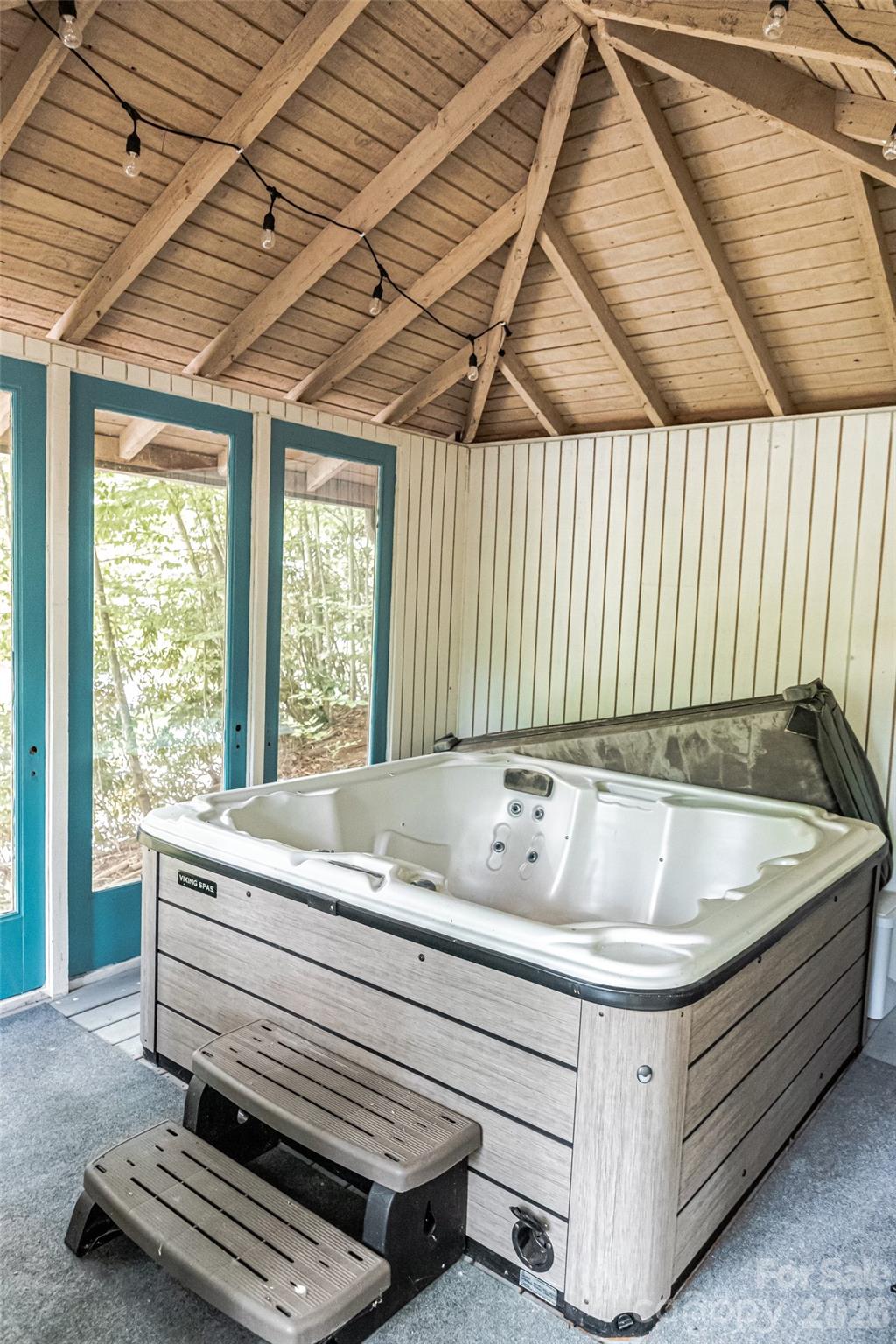 330 Riddle Cove Road — Maggie Valley