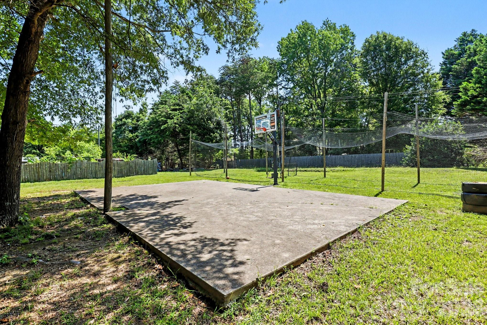 10130 Fairlea Drive — Charlotte