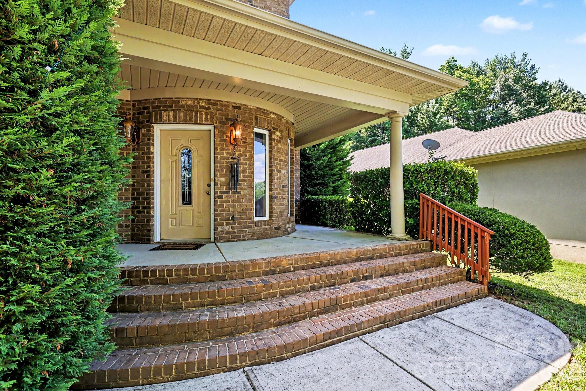 10130 Fairlea Drive — Charlotte