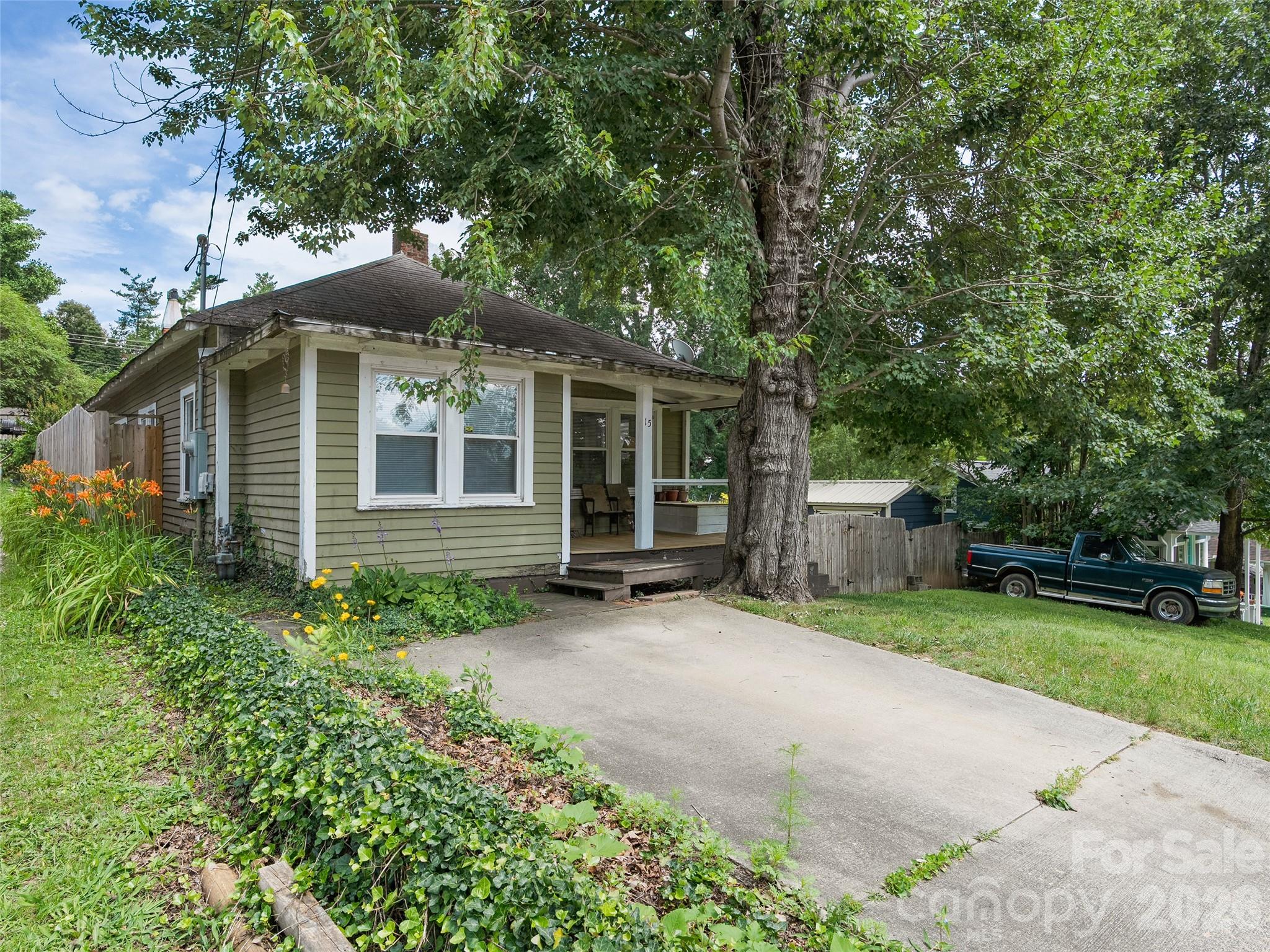 15 Craig Circle — Asheville