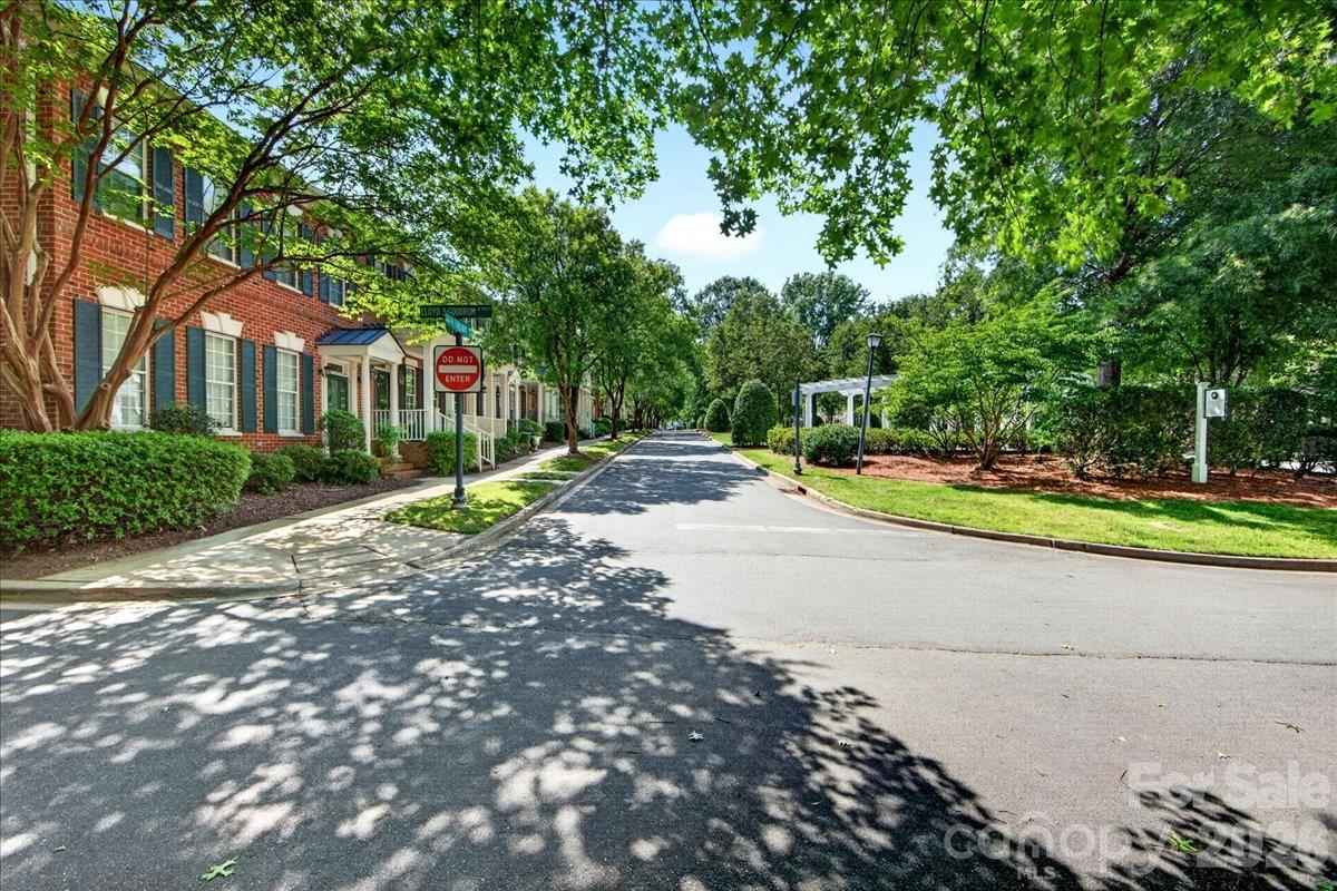 242 S Faulkner Way — Davidson