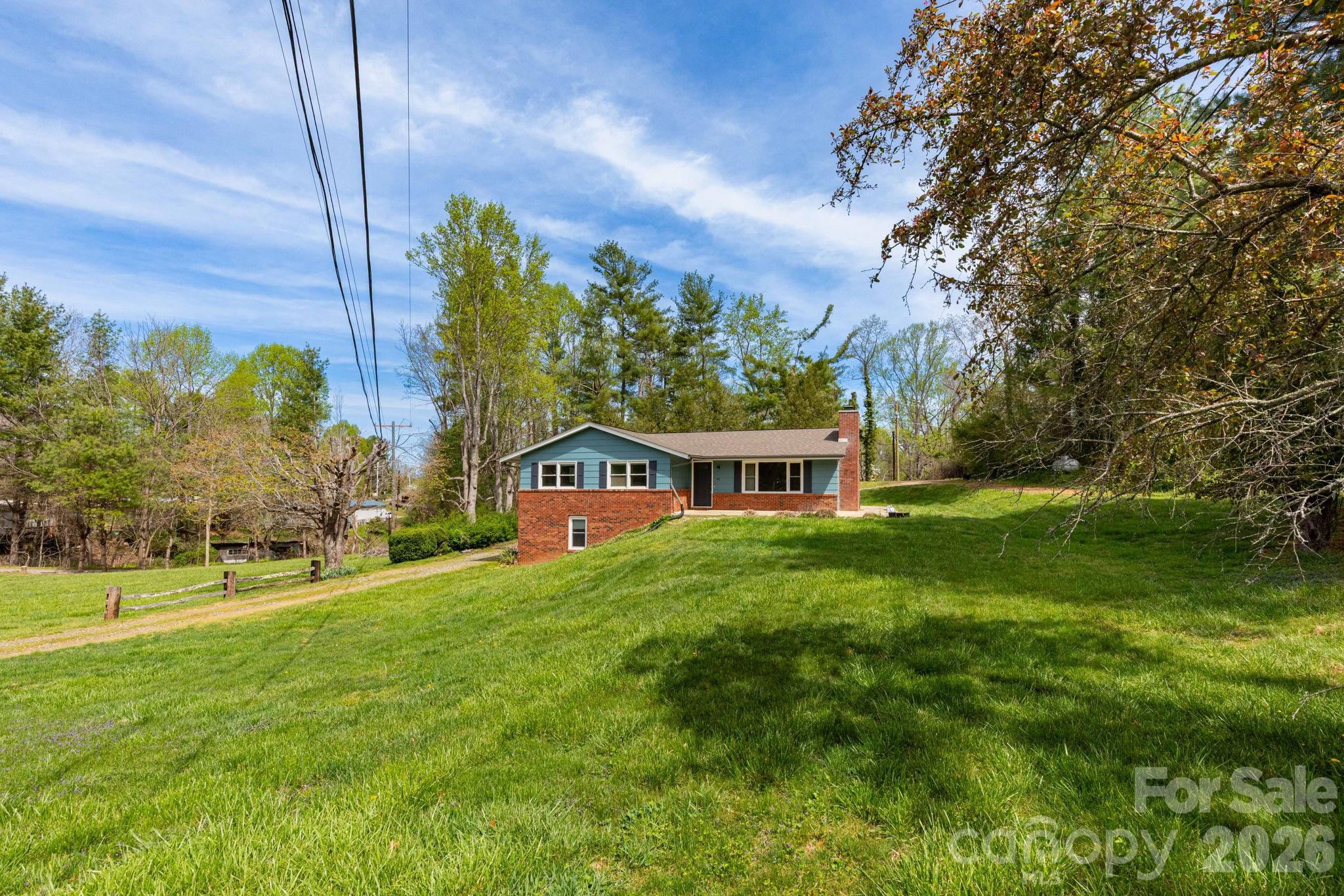 41 Kennedy Road — Weaverville