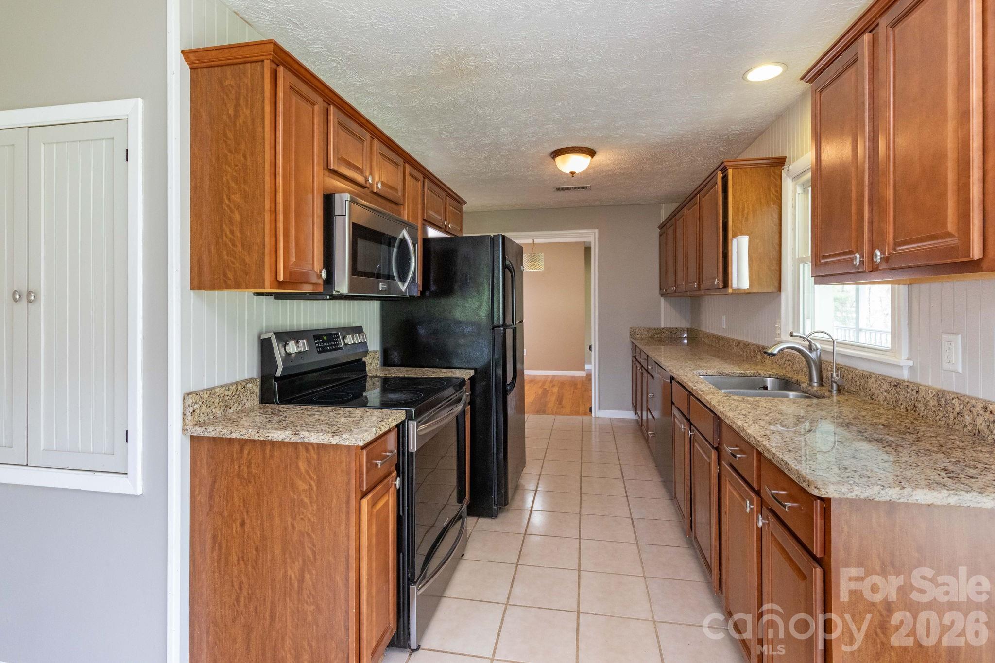 41 Kennedy Road — Weaverville