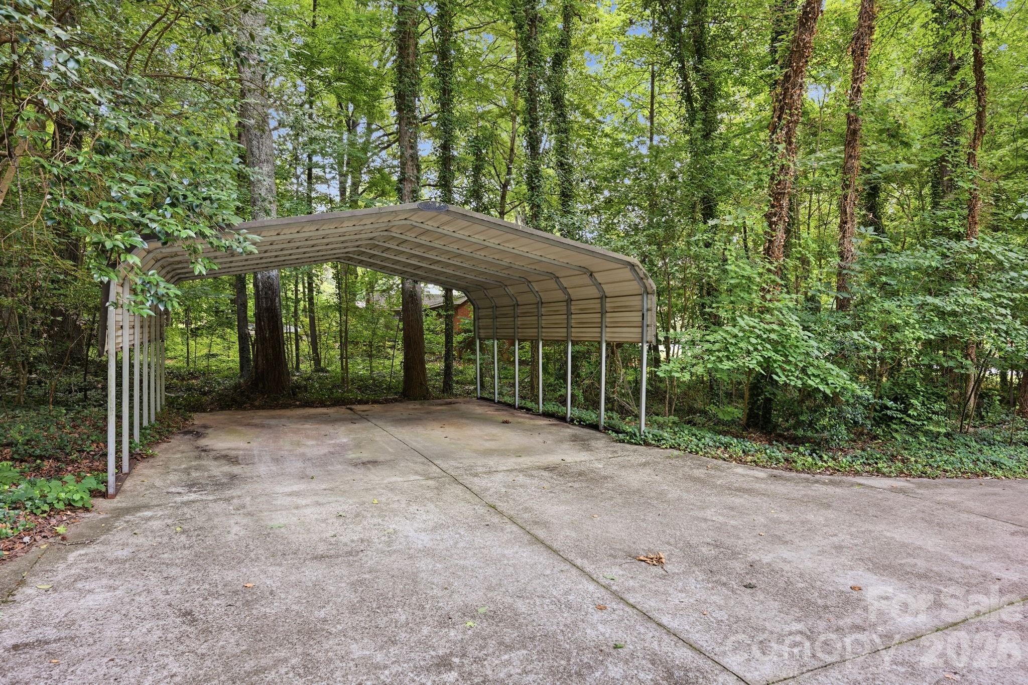 6808 Linda Lake Drive — Charlotte