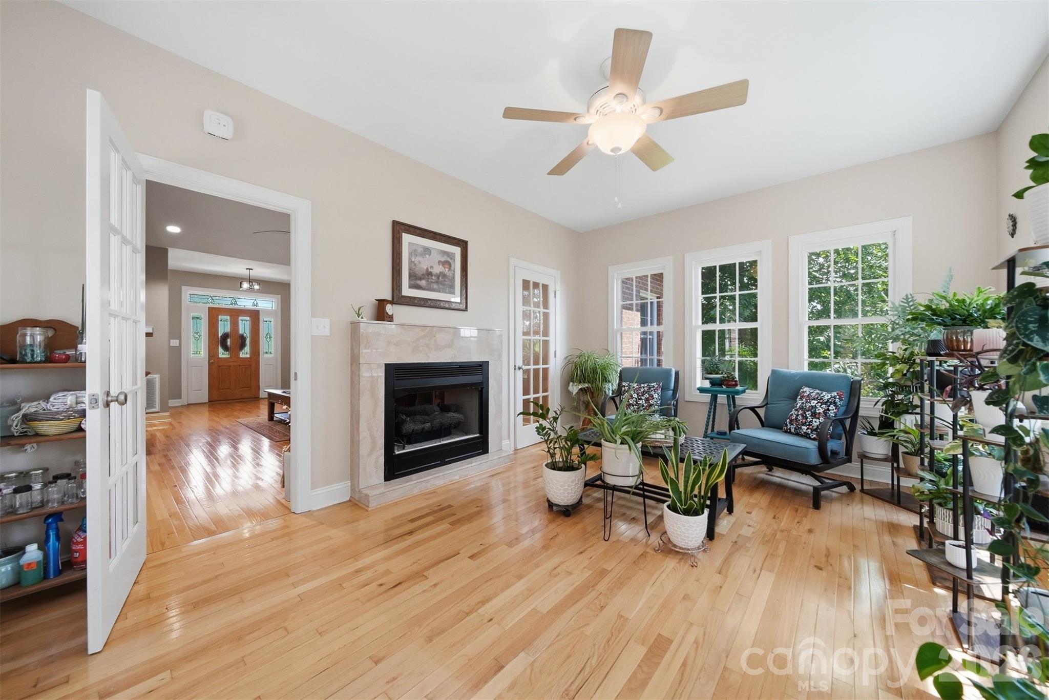 4305 Cottingham Drive — Hickory