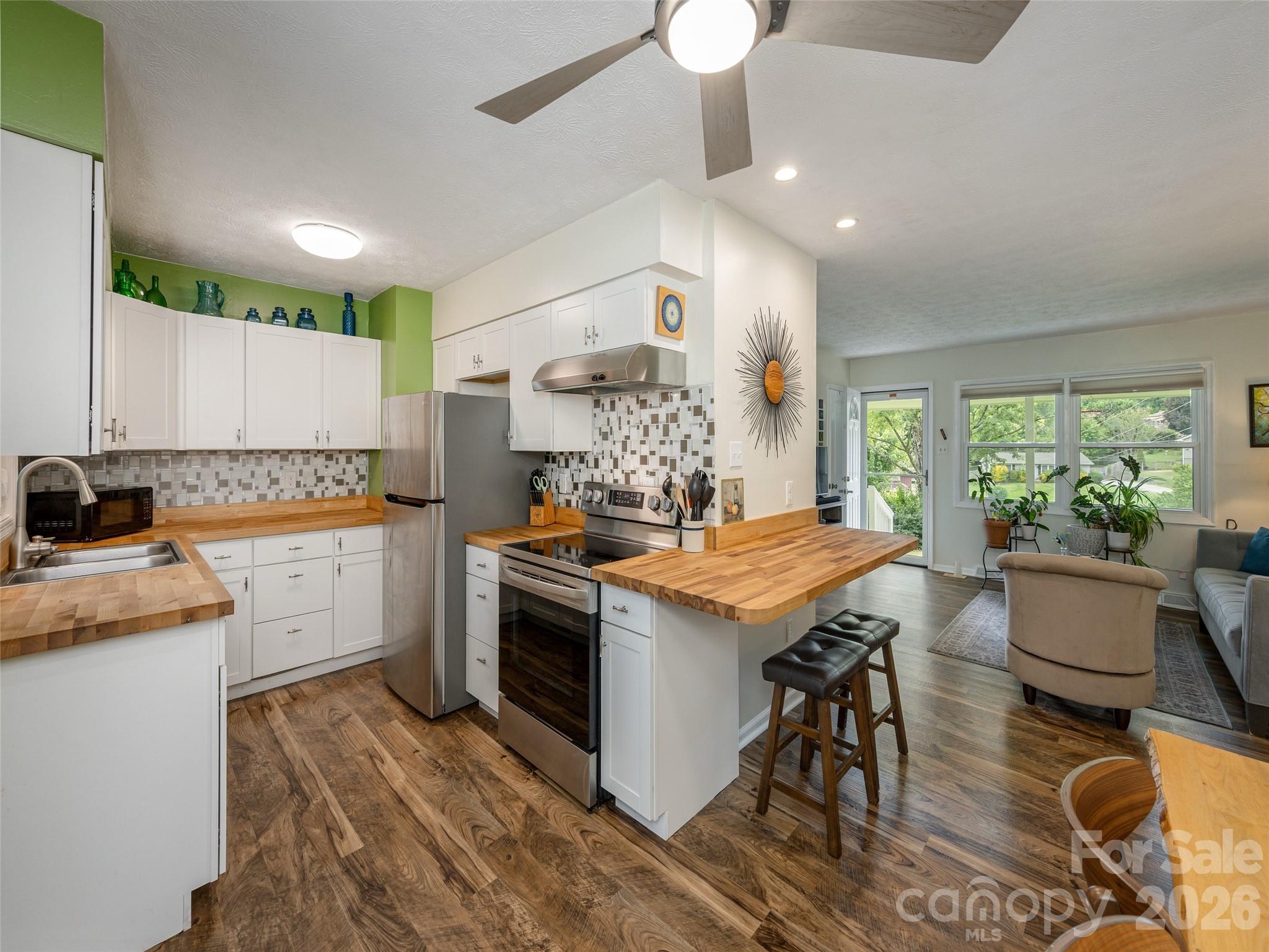 14 Fox Run Place — Fairview