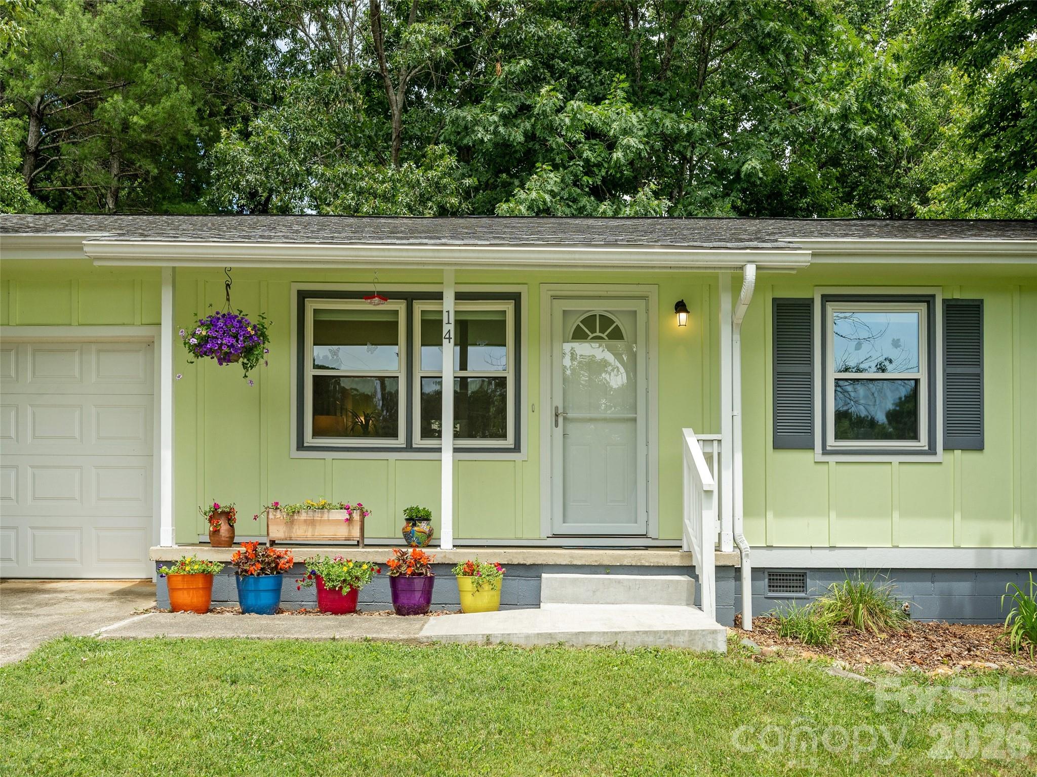 14 Fox Run Place — Fairview
