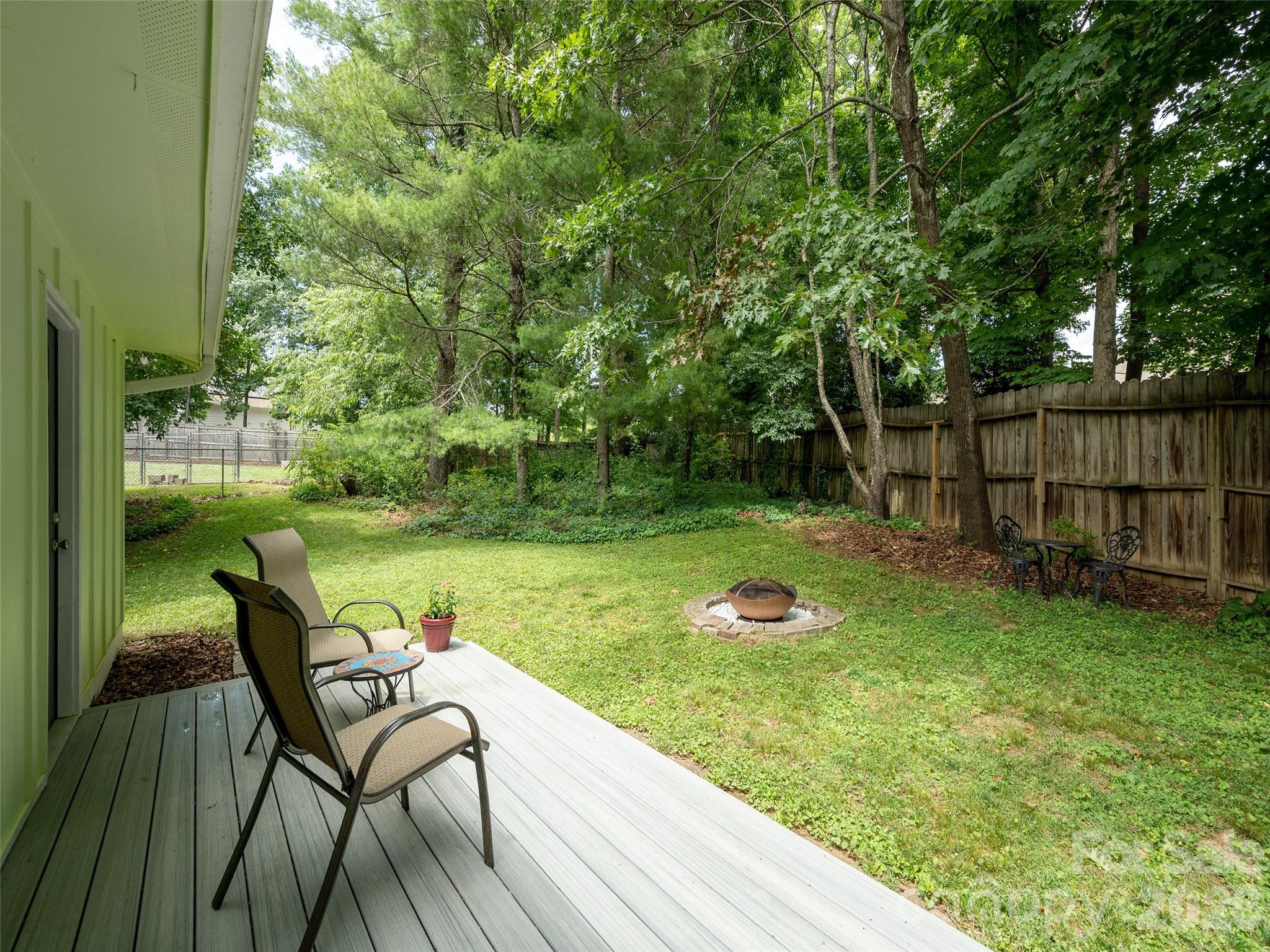 14 Fox Run Place — Fairview