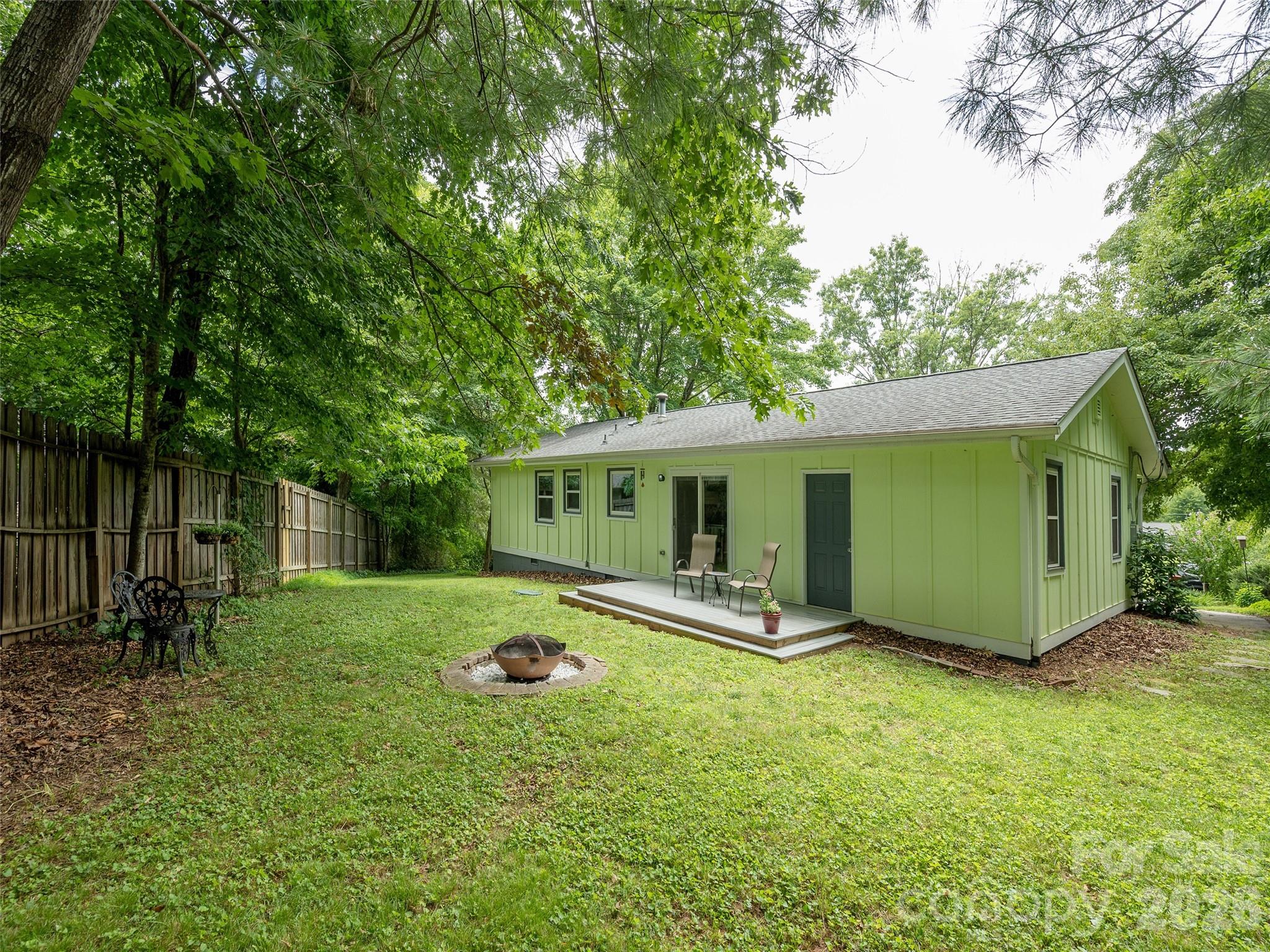 14 Fox Run Place — Fairview
