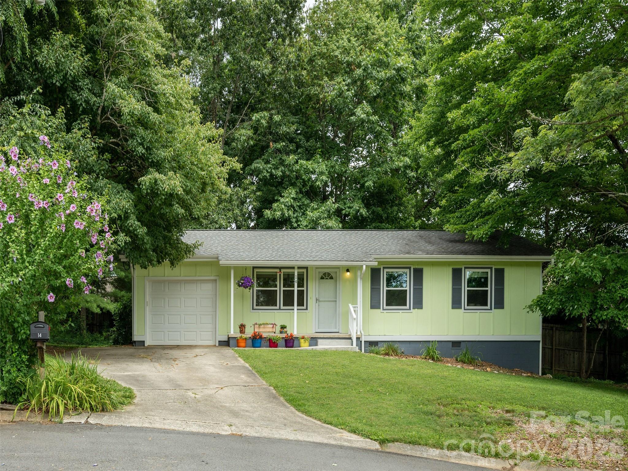 14 Fox Run Place — Fairview