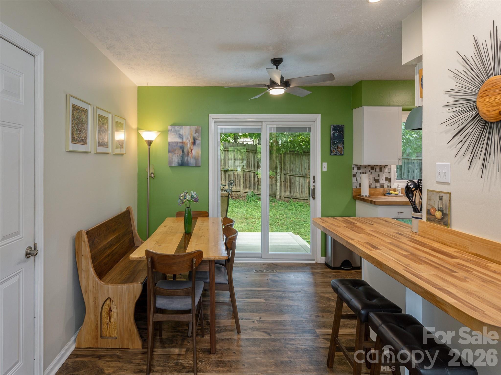 14 Fox Run Place — Fairview