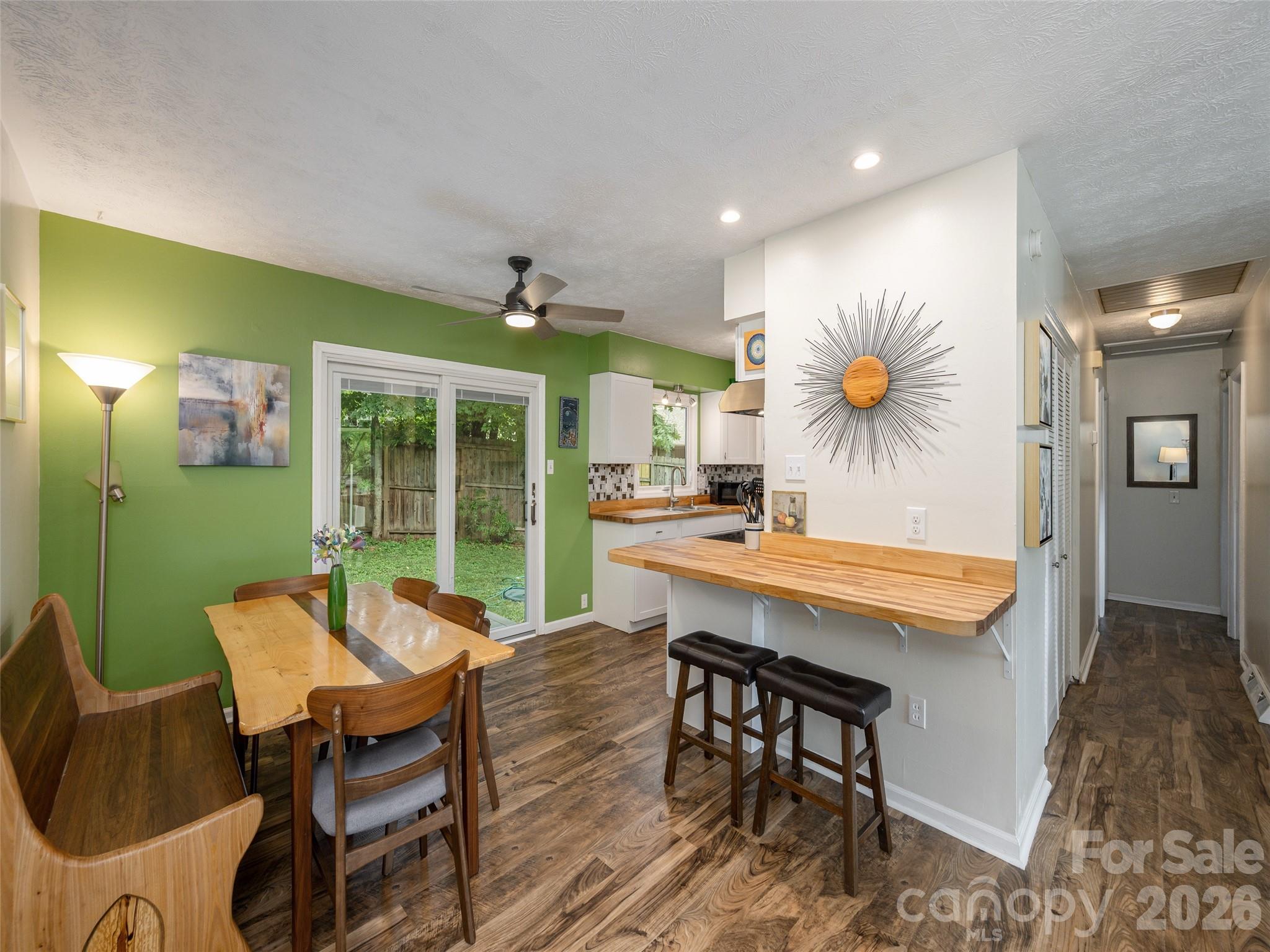 14 Fox Run Place — Fairview