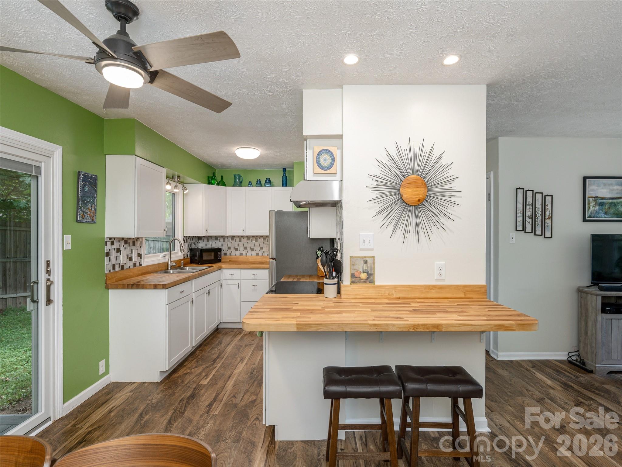 14 Fox Run Place — Fairview