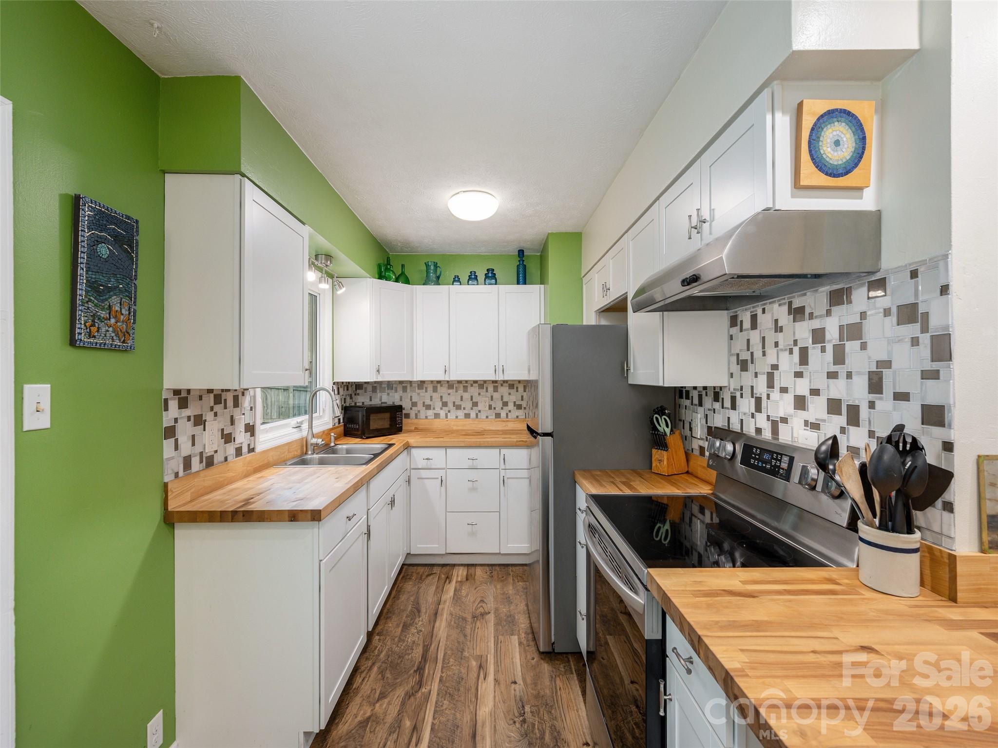 14 Fox Run Place — Fairview