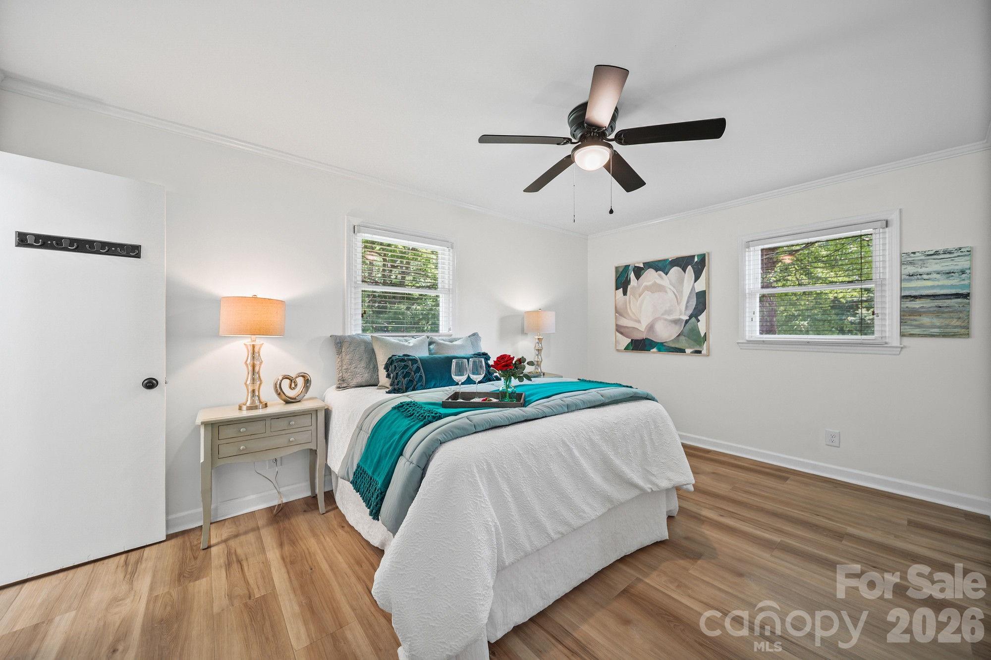 525 Julia Avenue — Belmont