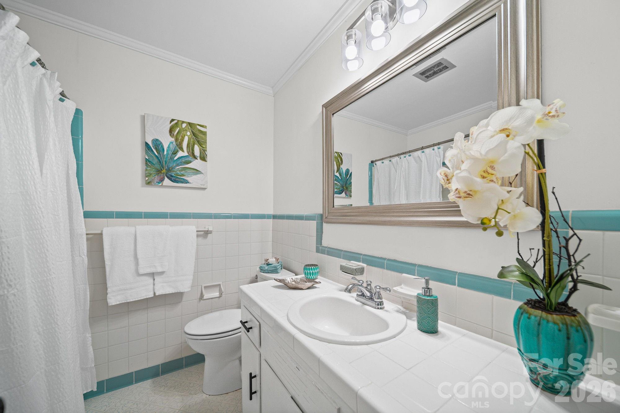 525 Julia Avenue — Belmont