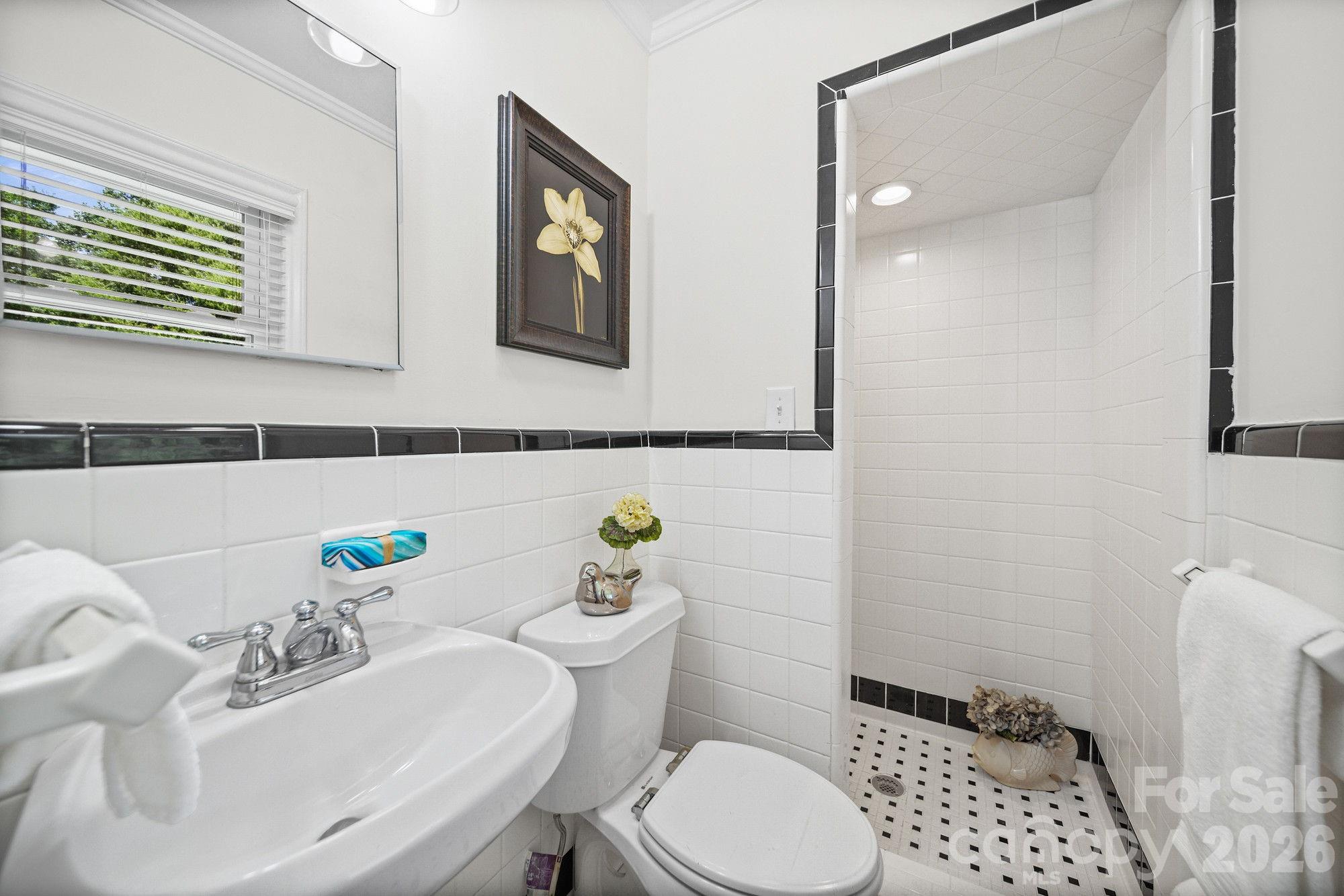 525 Julia Avenue — Belmont