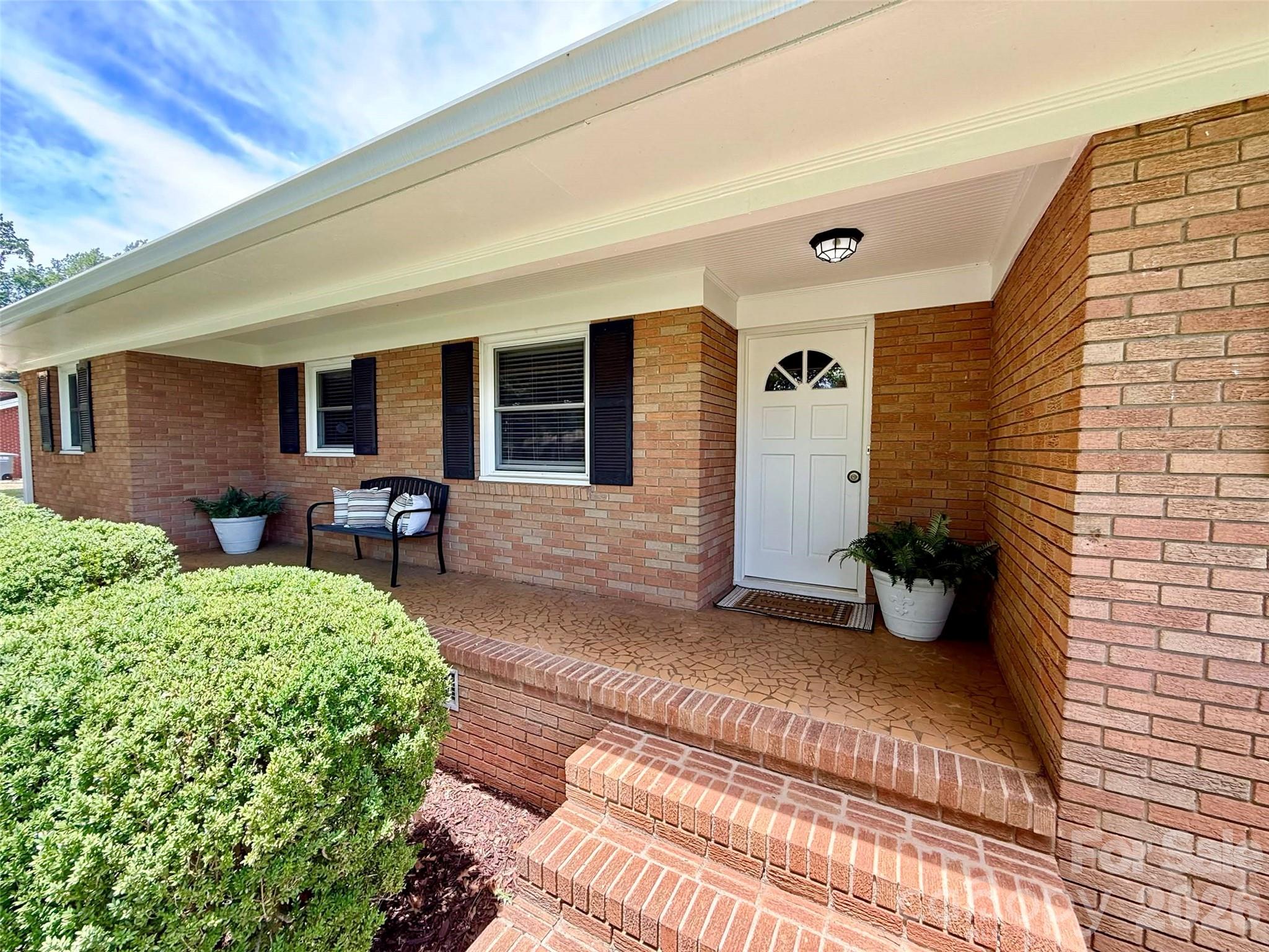 525 Julia Avenue — Belmont