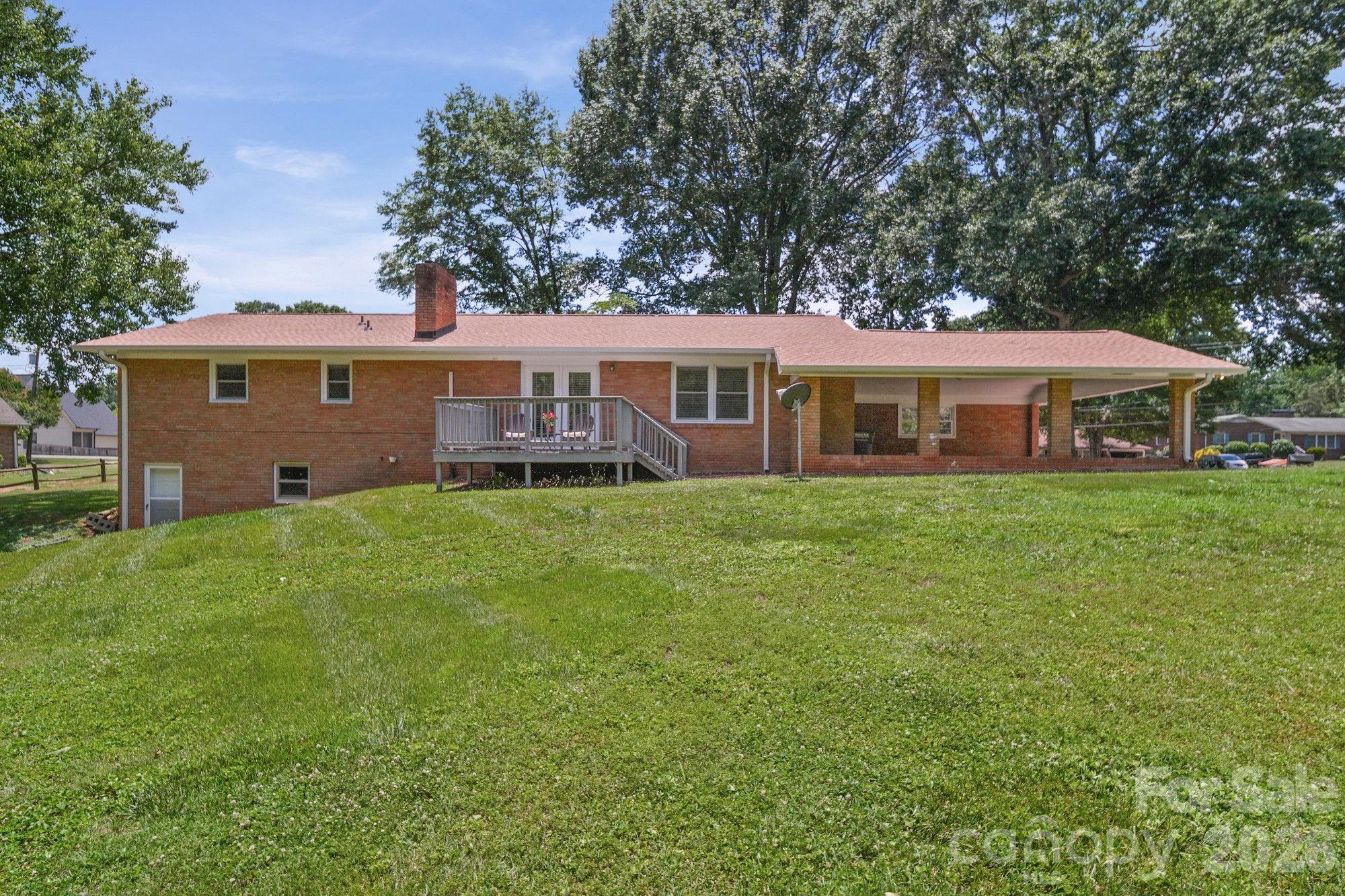 525 Julia Avenue — Belmont