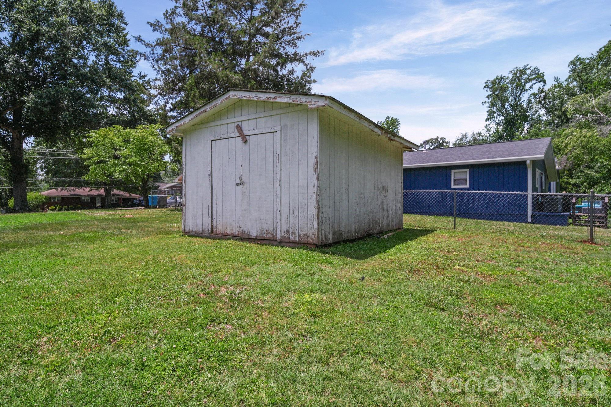 525 Julia Avenue — Belmont
