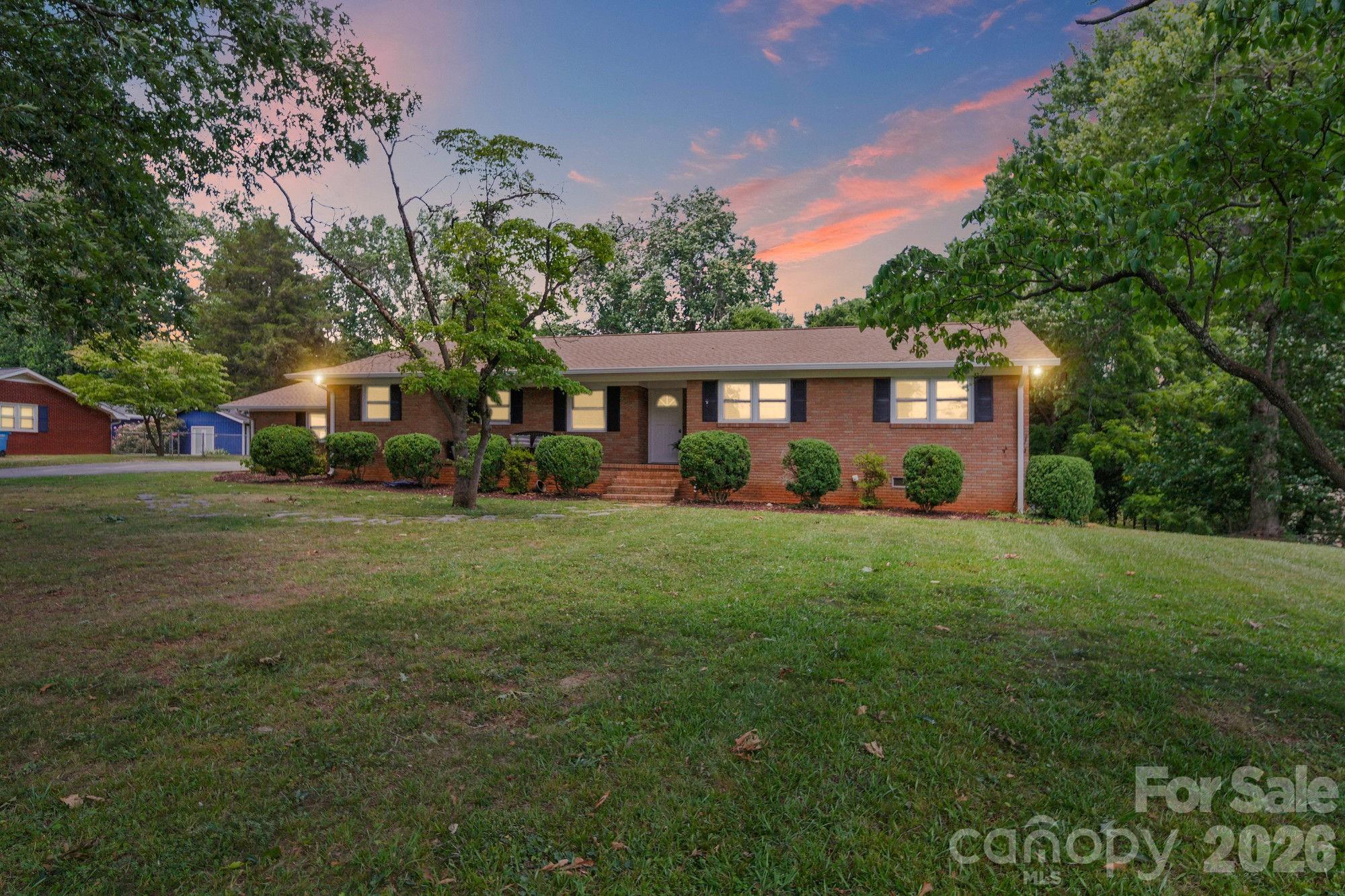 525 Julia Avenue — Belmont