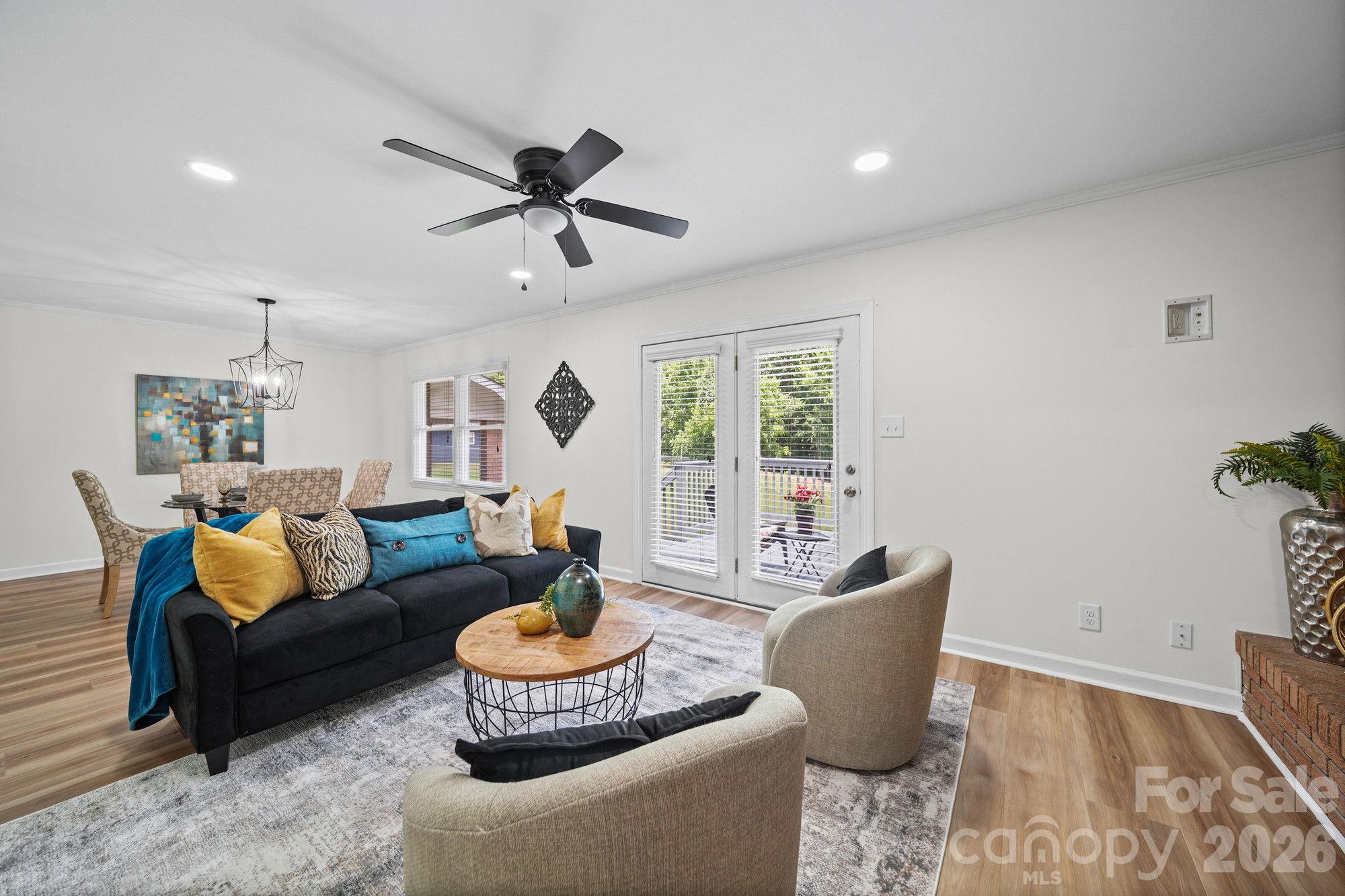 525 Julia Avenue — Belmont