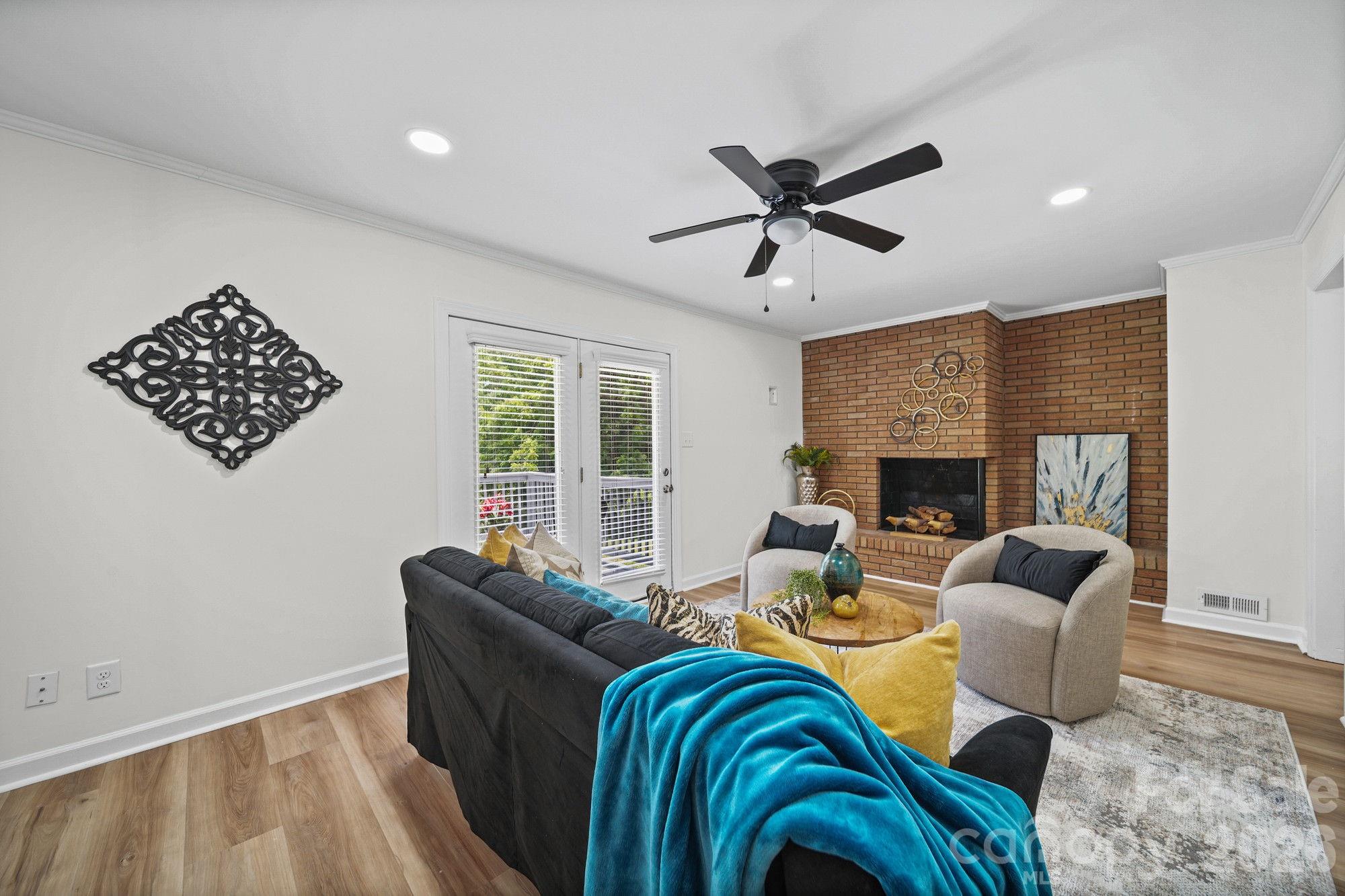 525 Julia Avenue — Belmont
