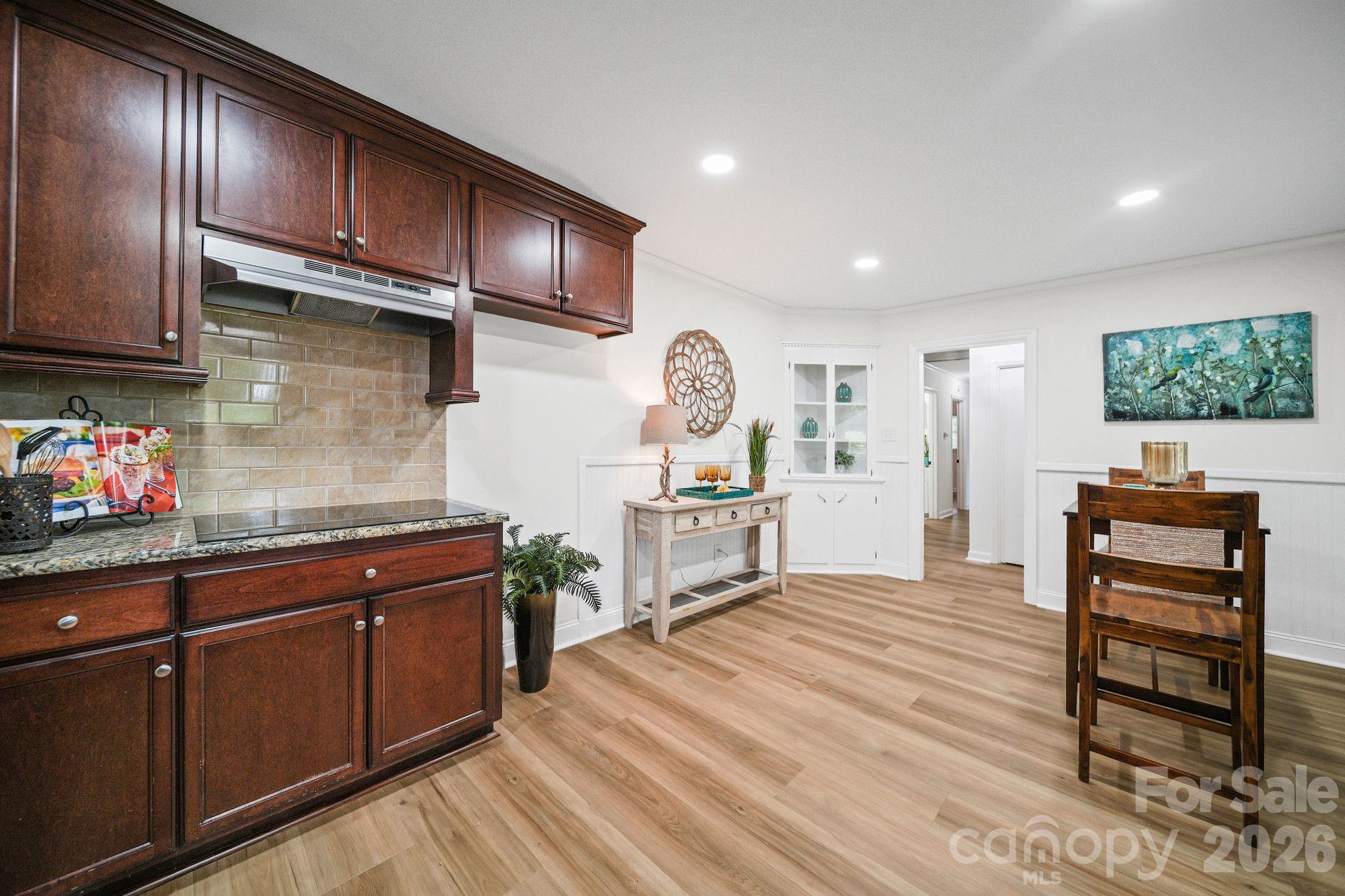 525 Julia Avenue — Belmont