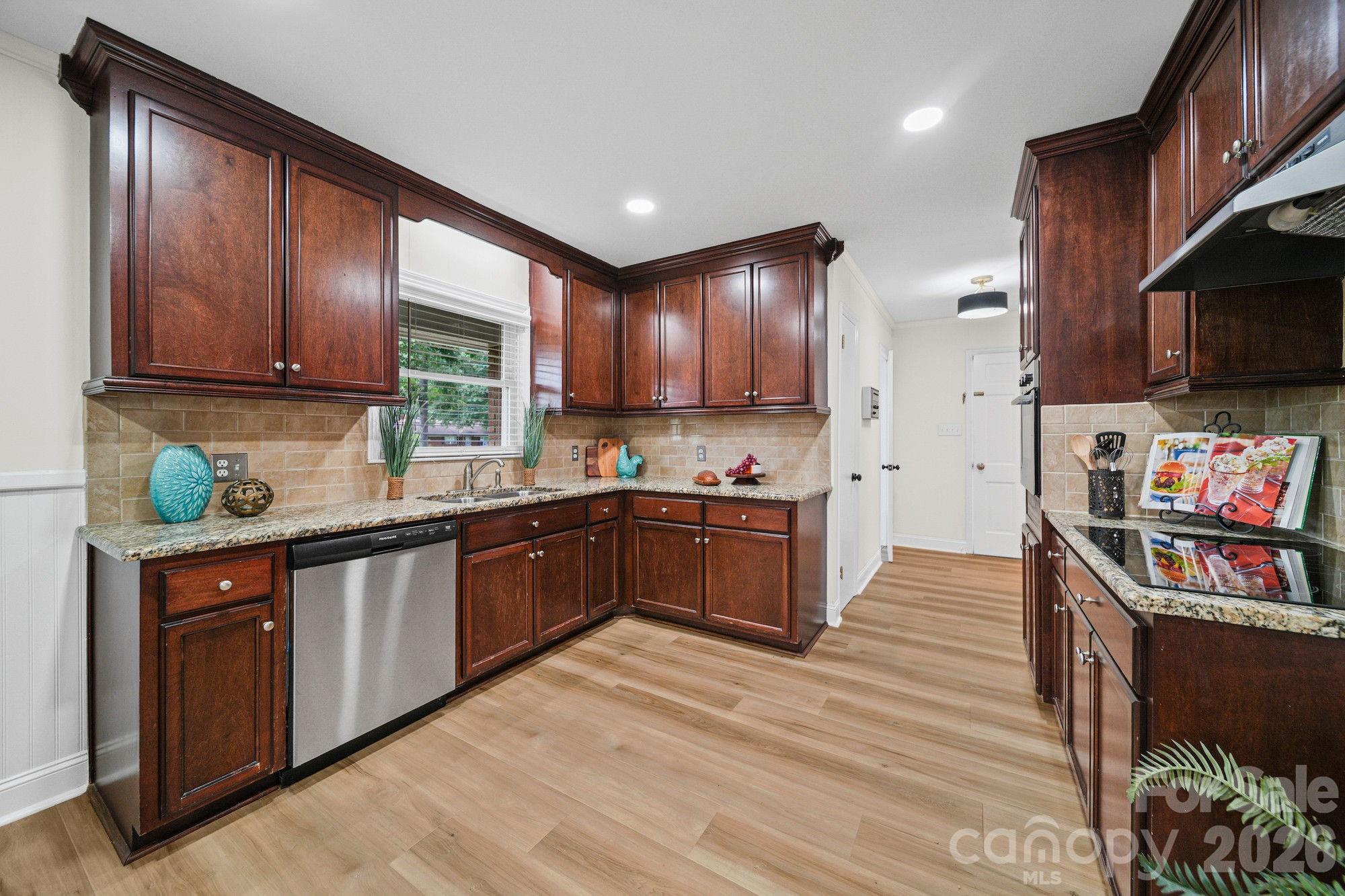 525 Julia Avenue — Belmont