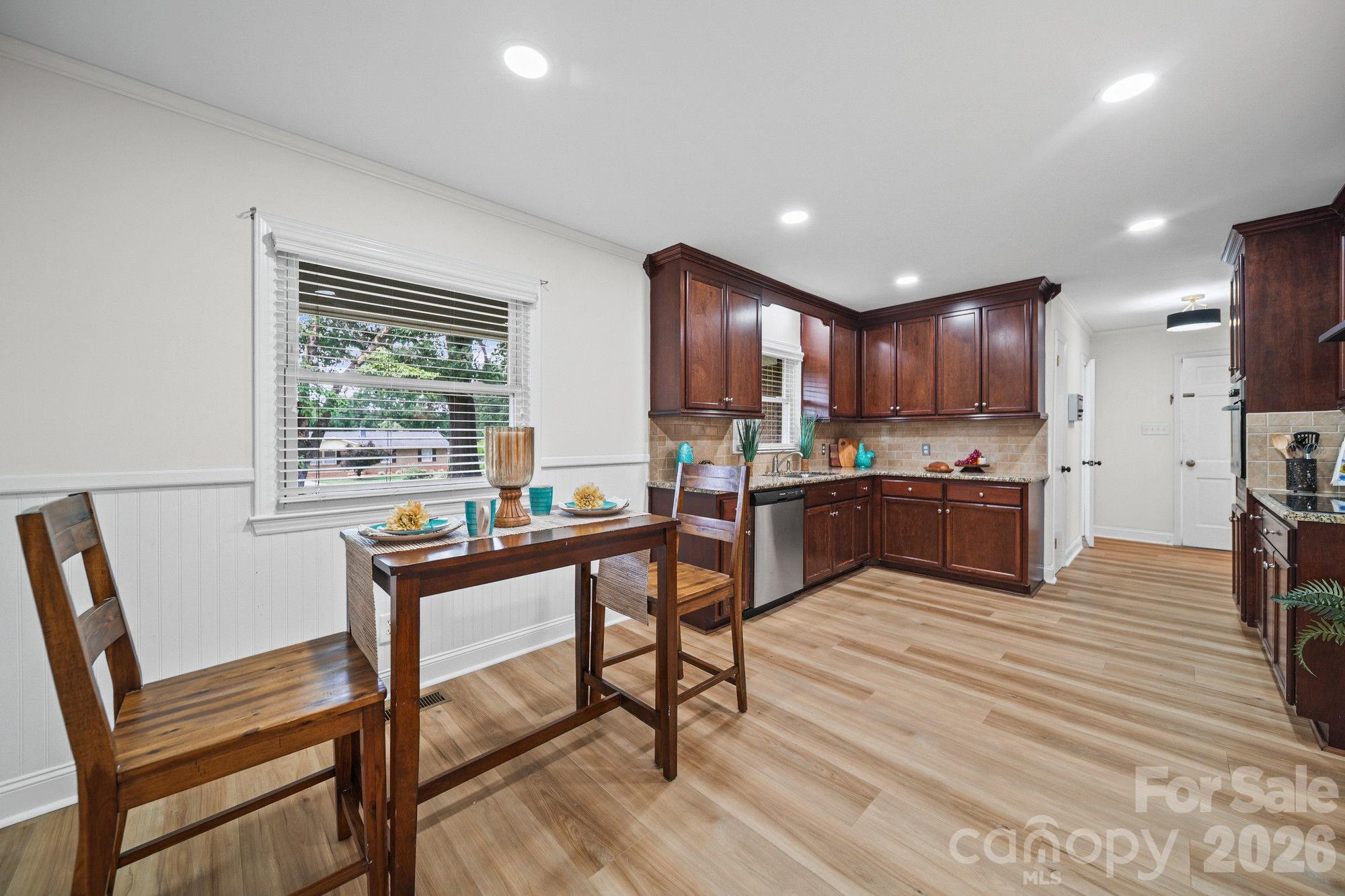 525 Julia Avenue — Belmont
