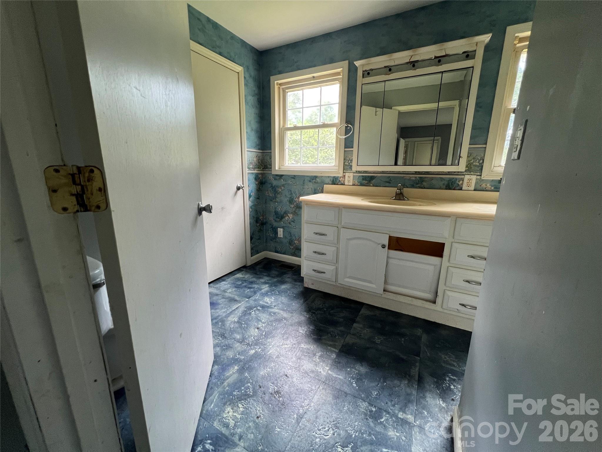 139 Vista Drive — Forest City