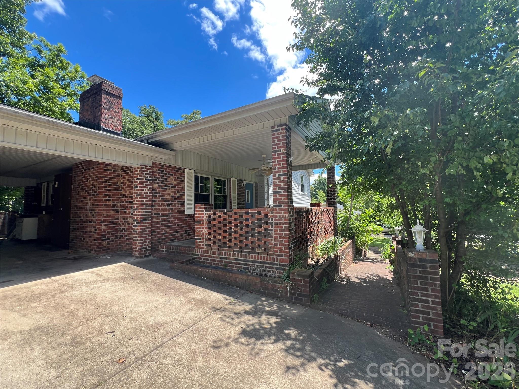 139 Vista Drive — Forest City