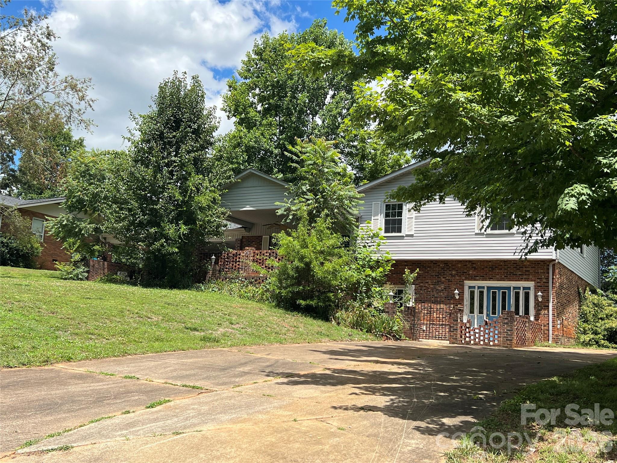 139 Vista Drive — Forest City