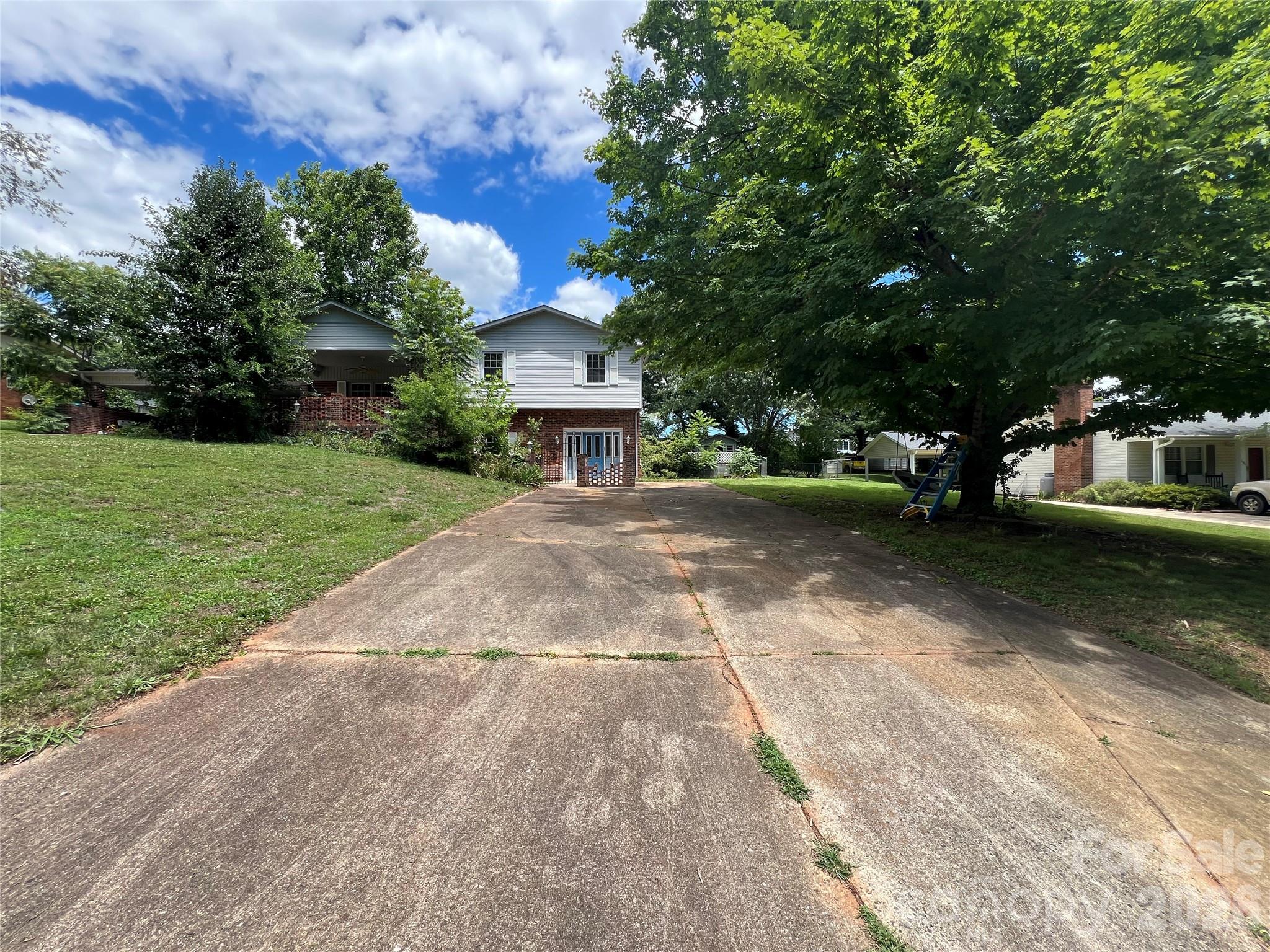139 Vista Drive — Forest City