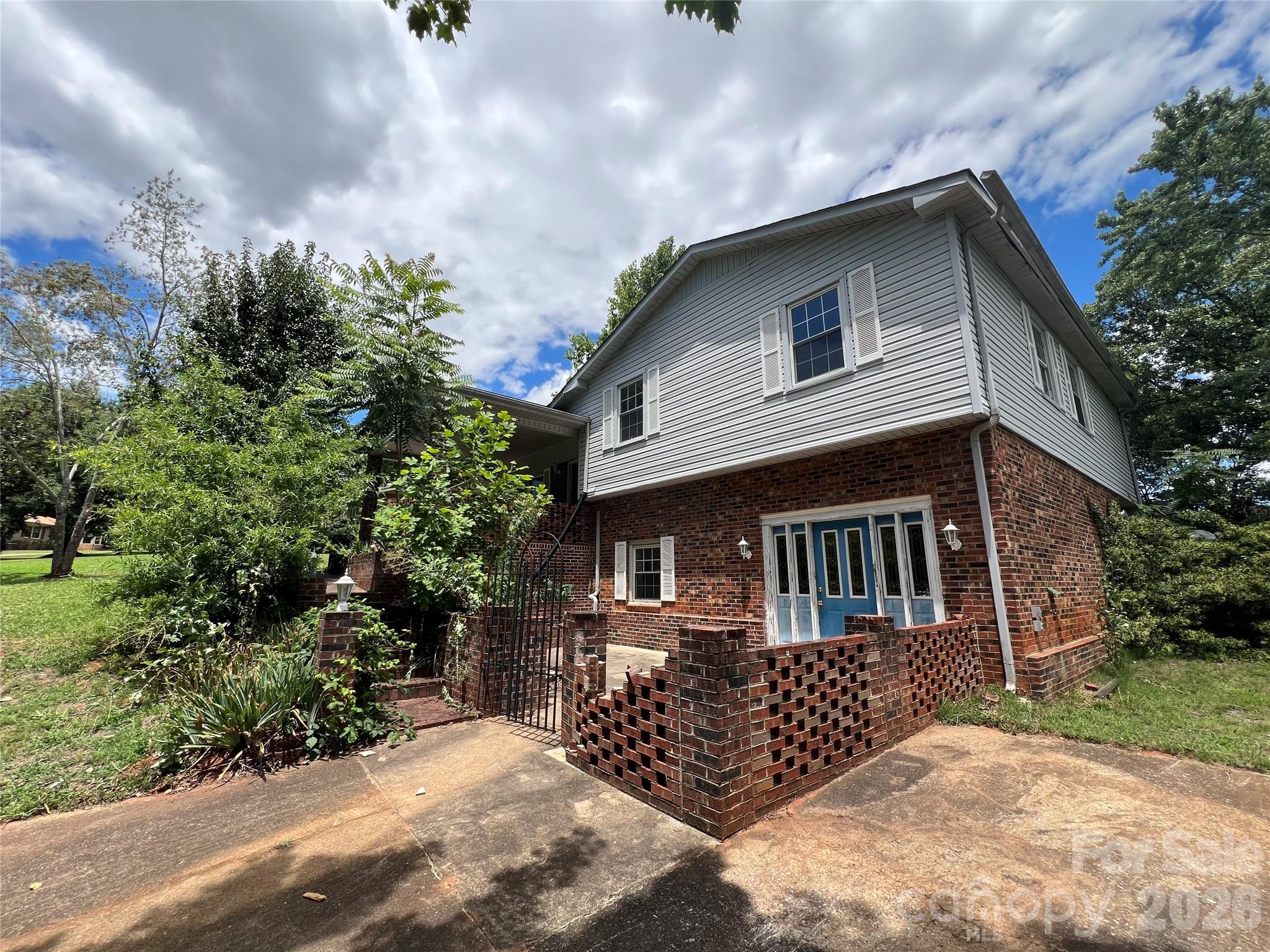 139 Vista Drive — Forest City