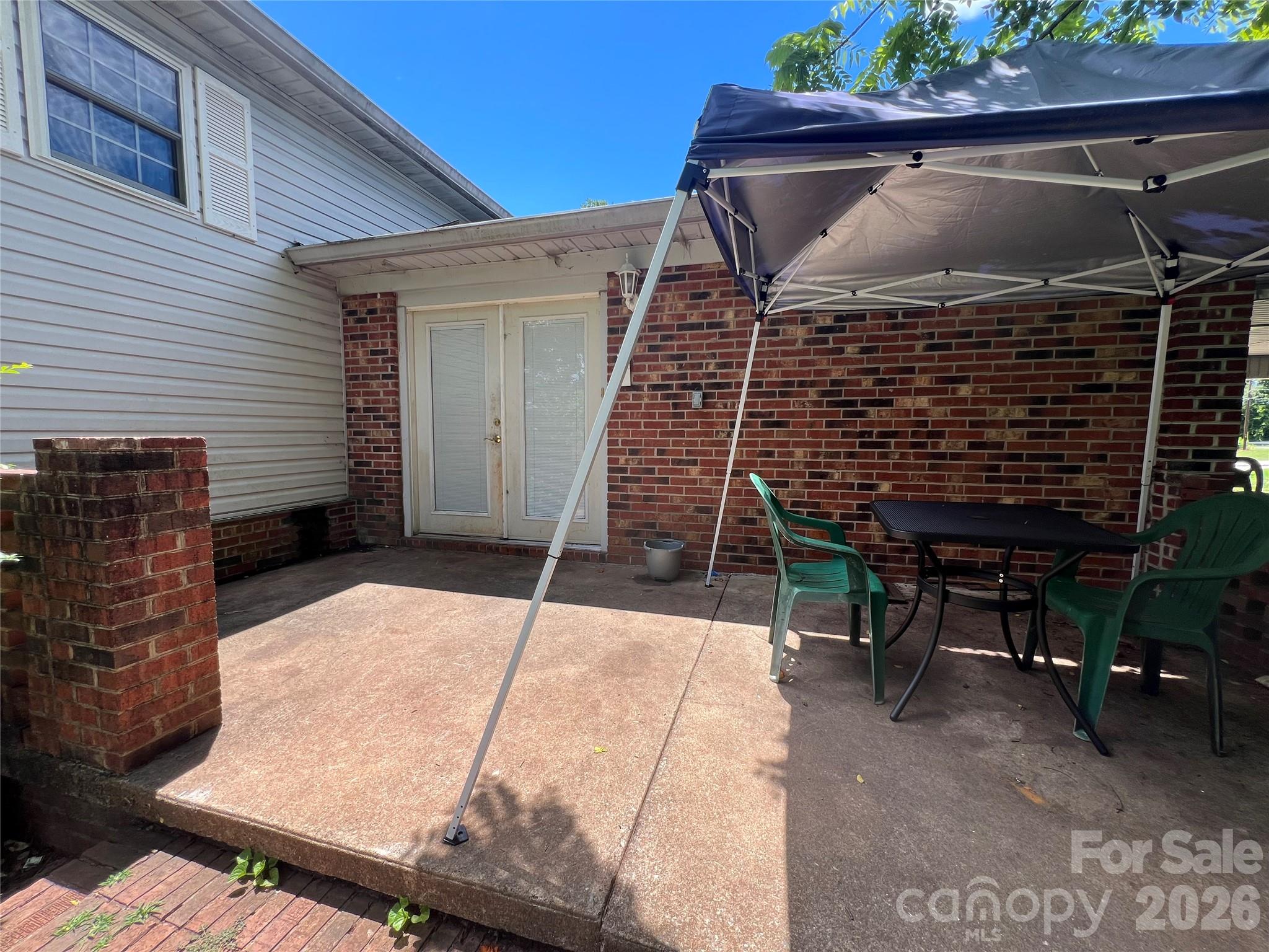 139 Vista Drive — Forest City