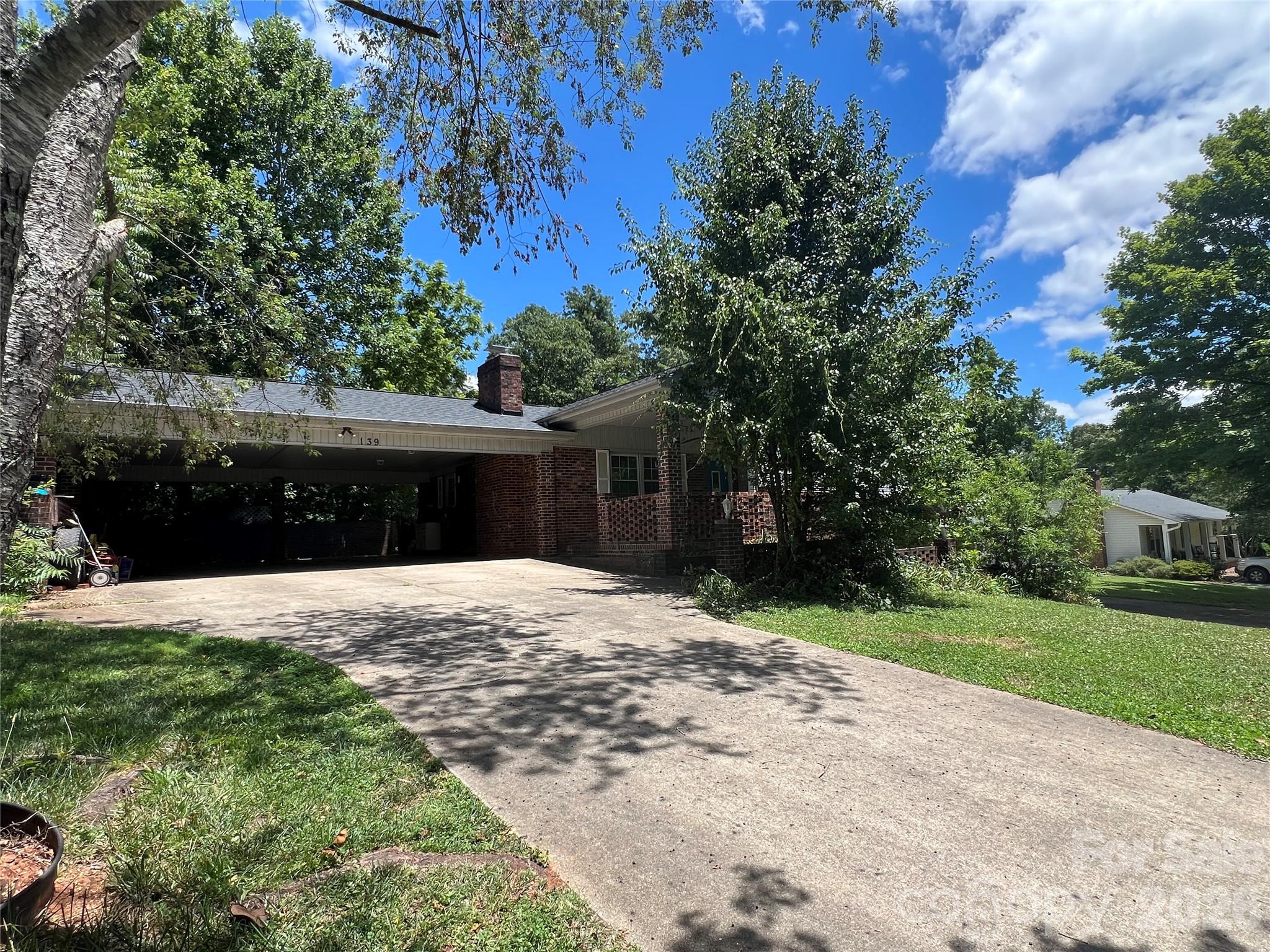 139 Vista Drive — Forest City