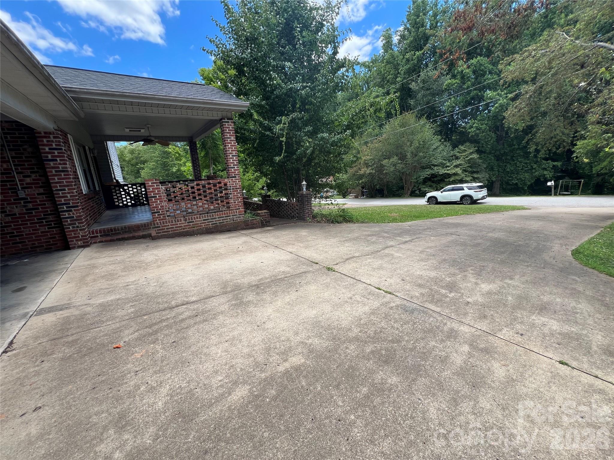 139 Vista Drive — Forest City