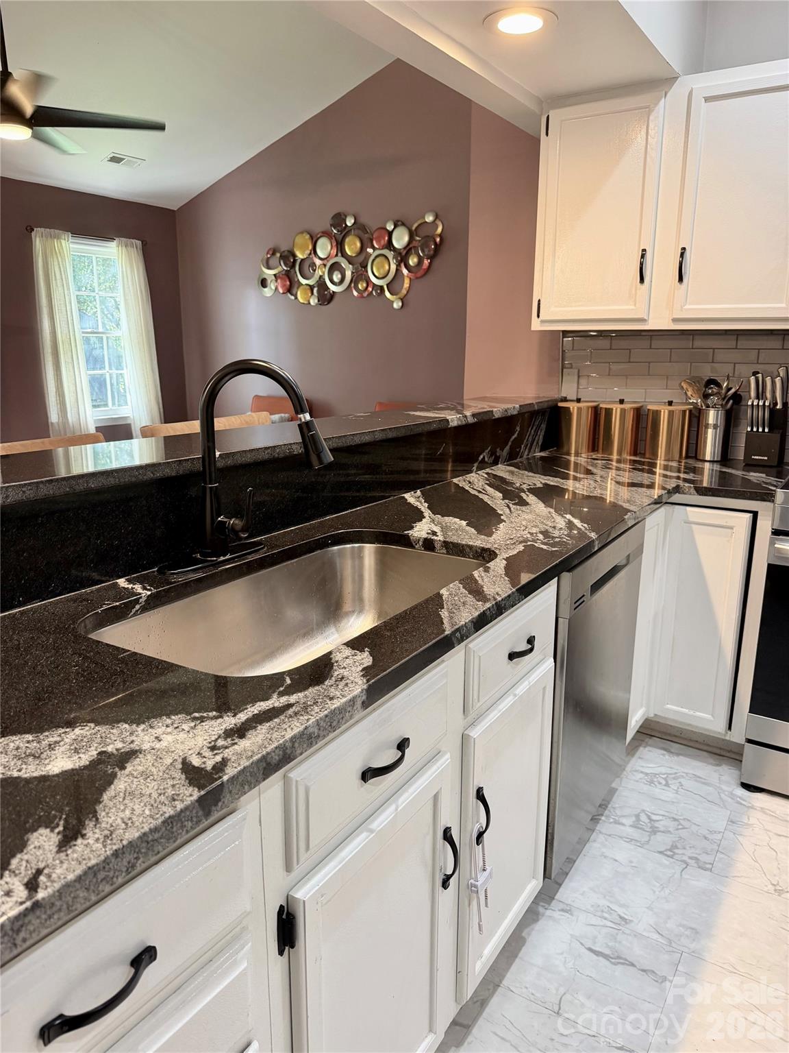 4015 Thistledown Court #8 — Charlotte