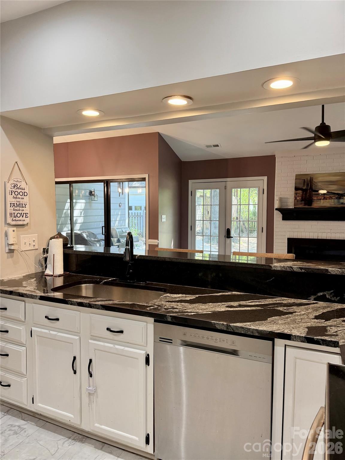 4015 Thistledown Court #8 — Charlotte
